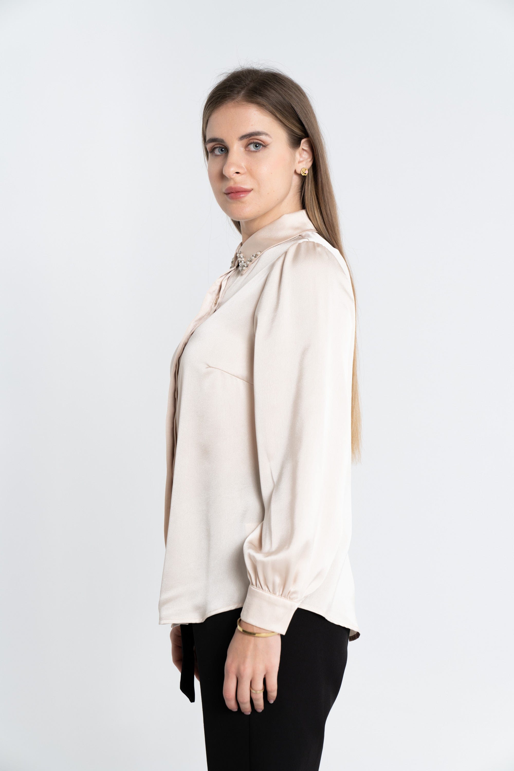 نتشي قميص كلاسيك سادة بياقة مطرزة كم طويل نسائي