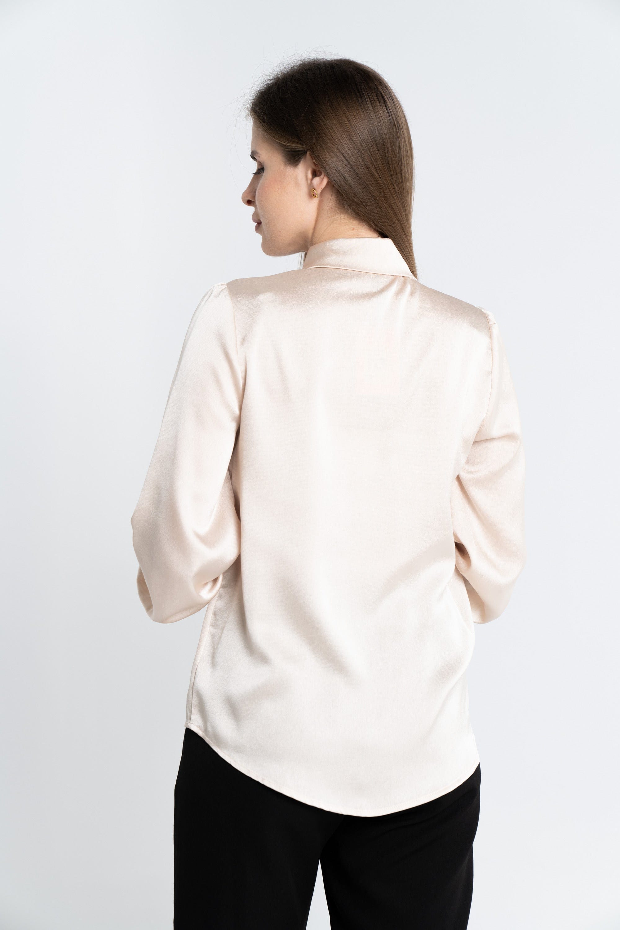 نتشي قميص كلاسيك سادة بياقة مطرزة كم طويل نسائي