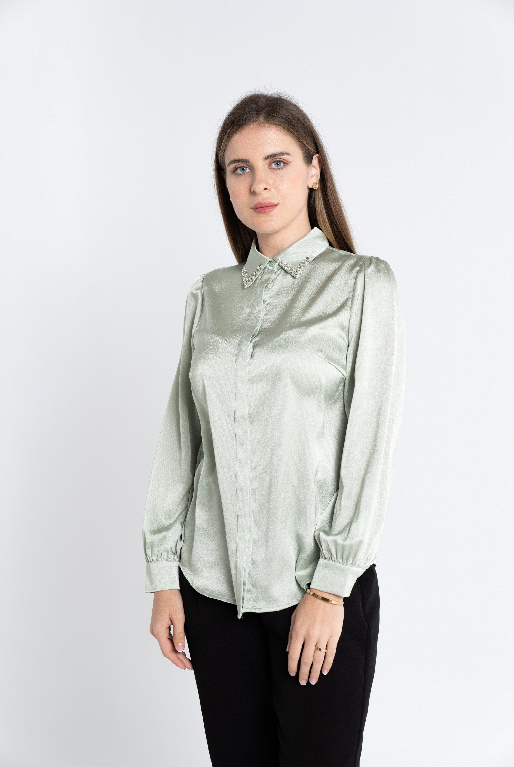 نتشي قميص كلاسيك سادة بياقة مطرزة كم طويل نسائي