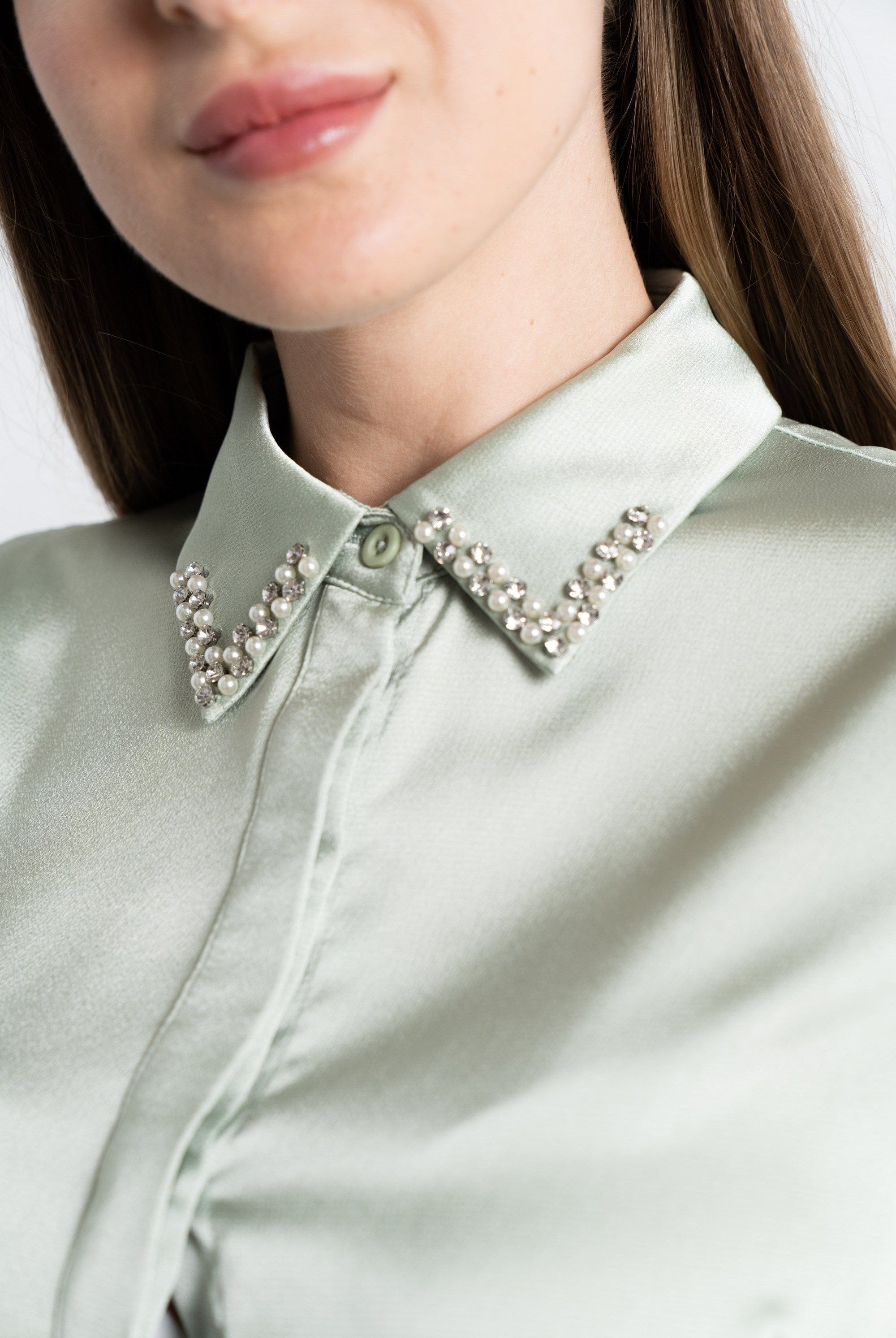 نتشي قميص كلاسيك سادة بياقة مطرزة كم طويل نسائي