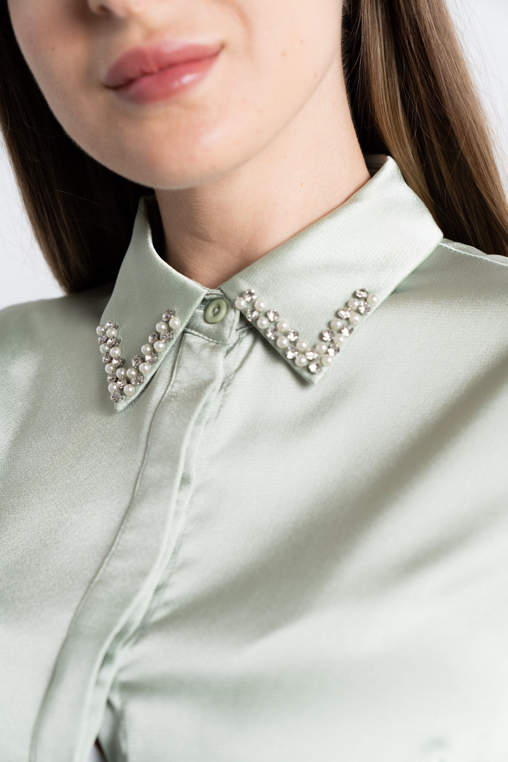 نتشي قميص كلاسيك سادة بياقة مطرزة كم طويل نسائي