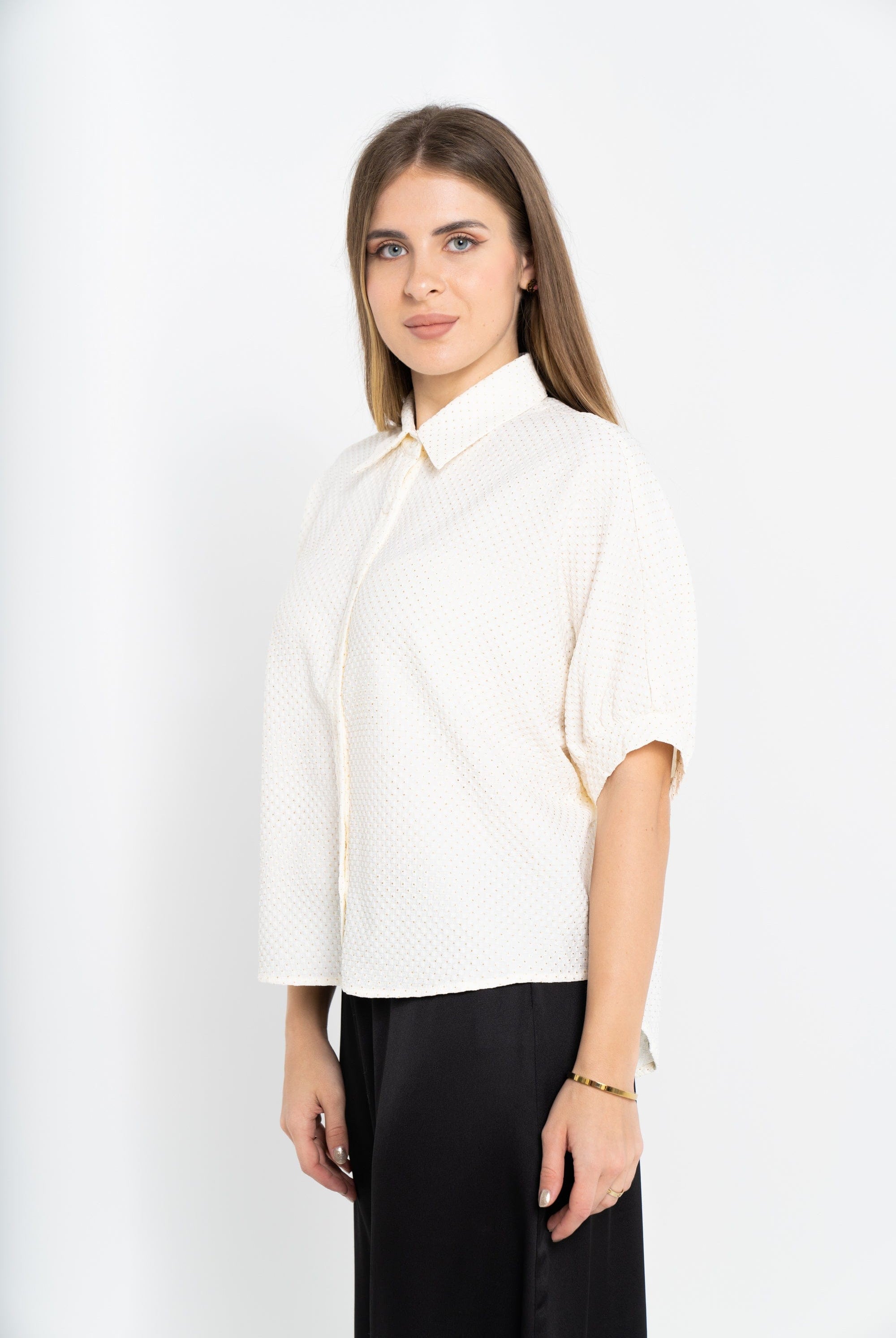 نتشي قميص منقط 3/4 كم بياقة وأزرار أمامية نسائي