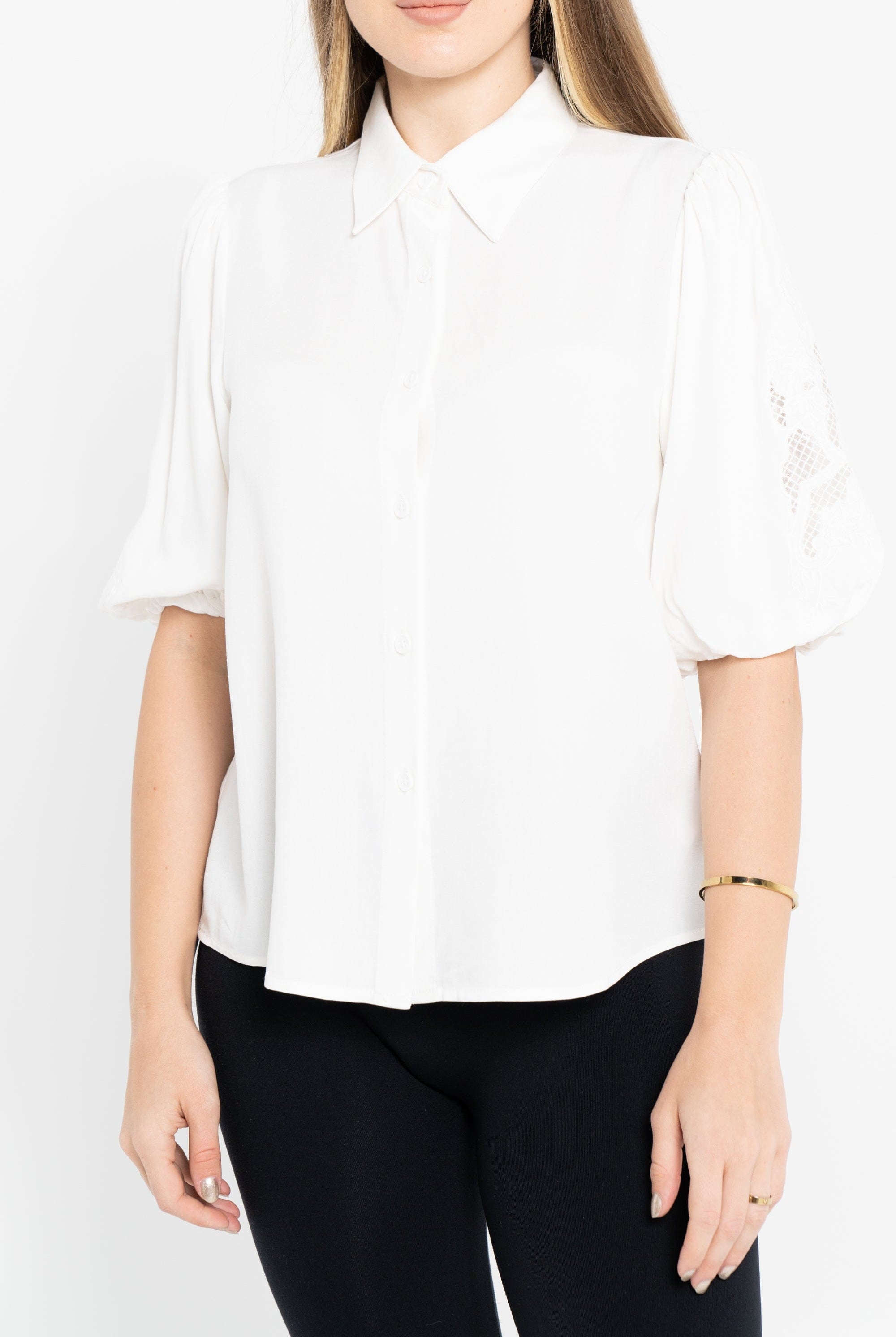 نتشي بلوزة بأكمام قصيرة بف بأزرار أمامية