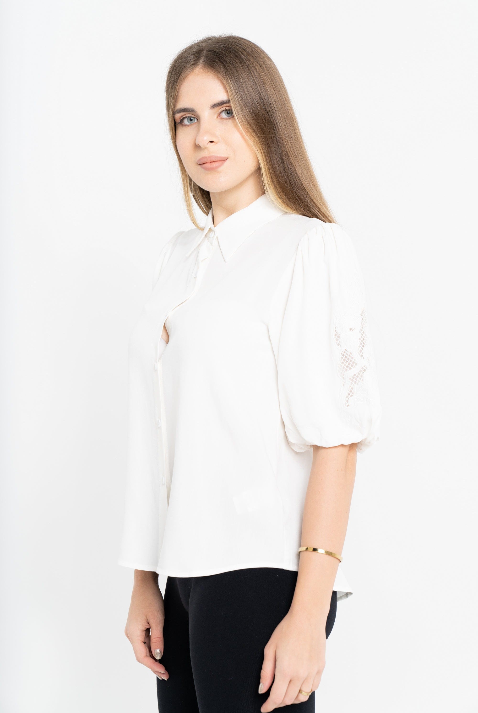 نتشي بلوزة بأكمام قصيرة بف بأزرار أمامية