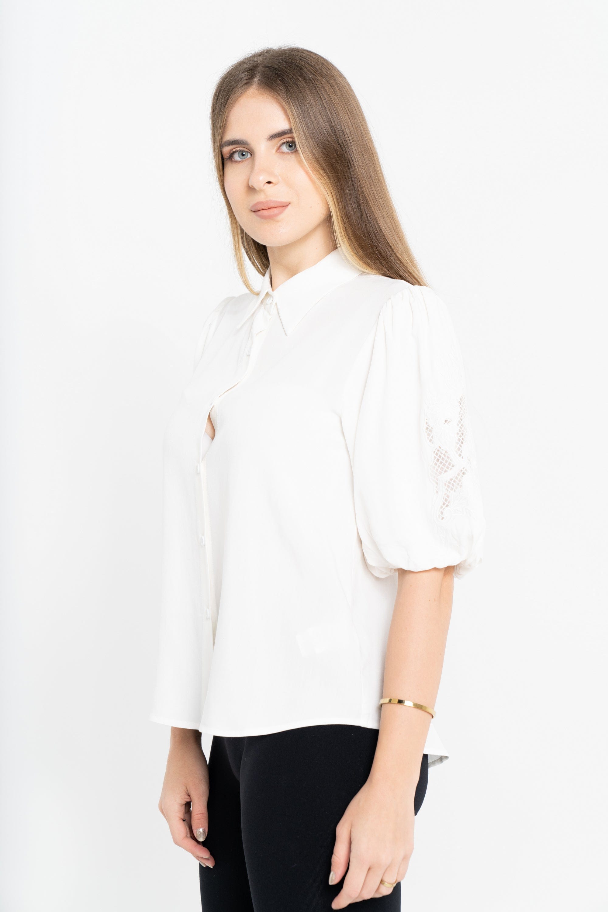 نتشي بلوزة بأكمام قصيرة بف بأزرار أمامية