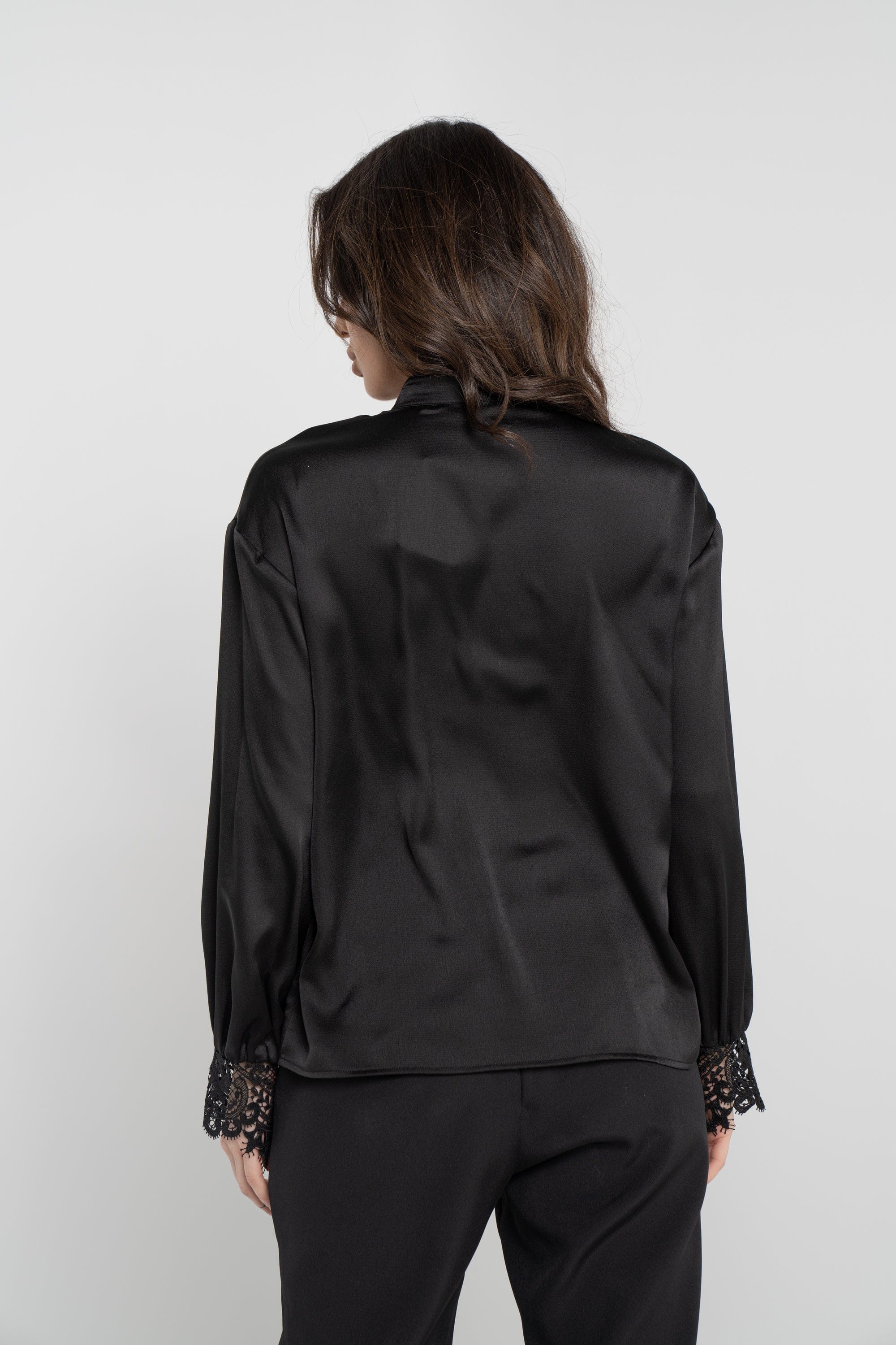 نتشي قميص سادة بأزرار أمامية مزين بالجوبير كم طويل بف