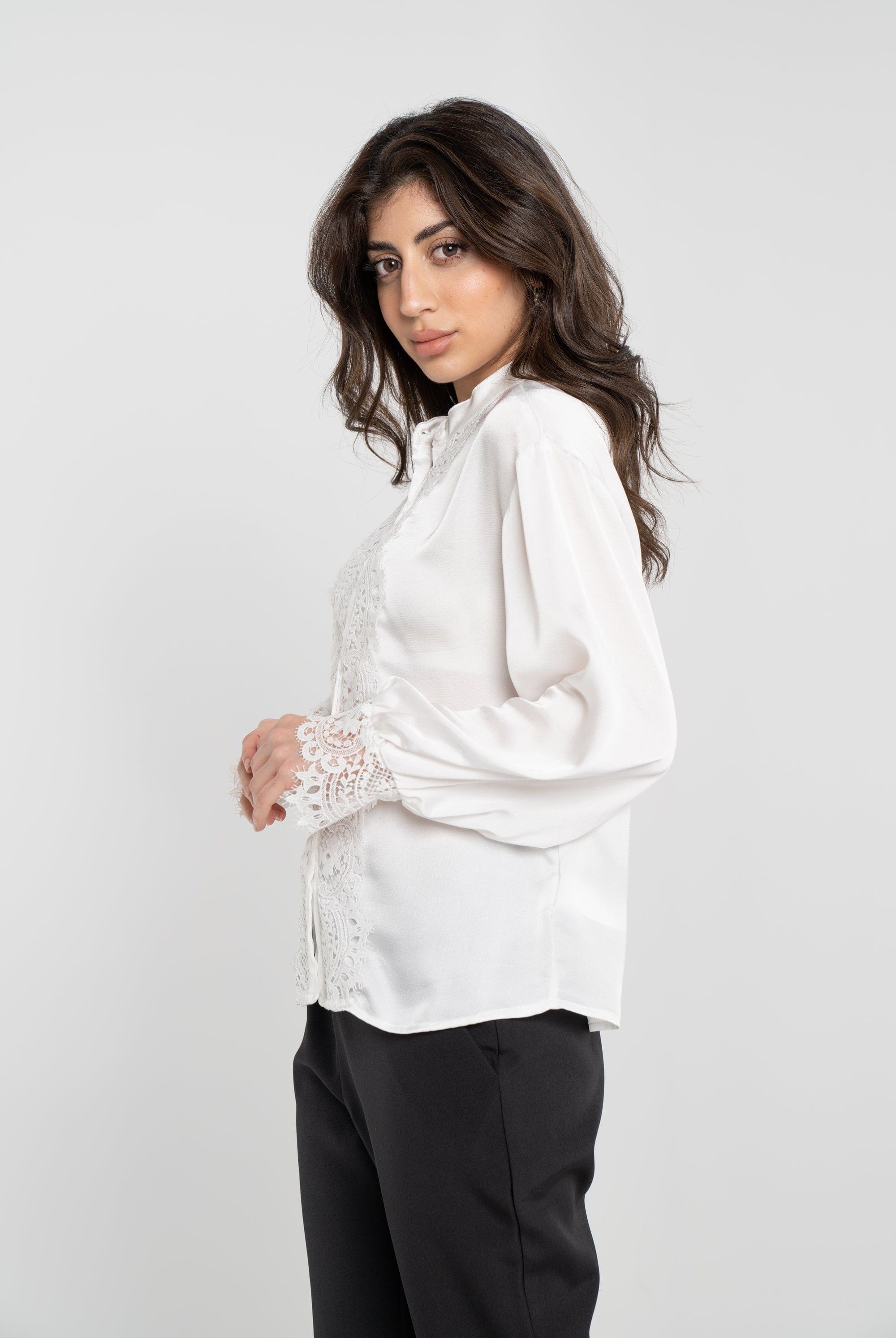 نتشي قميص سادة بأزرار أمامية مزين بالجوبير كم طويل بف