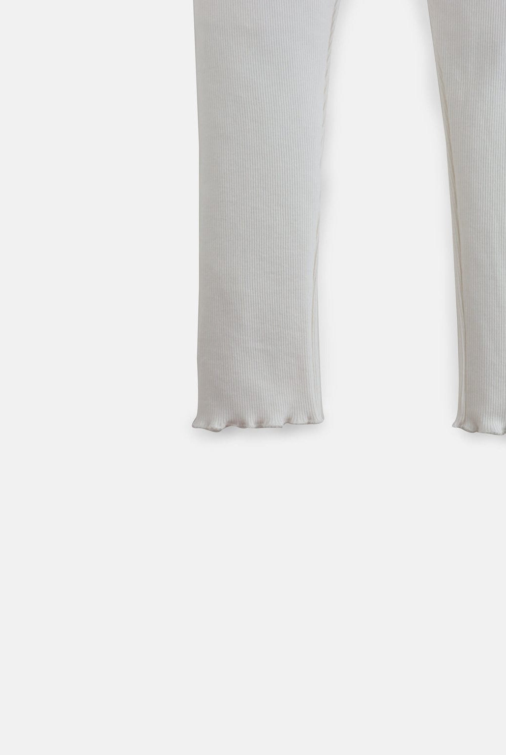 جينجرسنابس ليقنز سادة بكشكة على الخصر بناتي أوف وايت