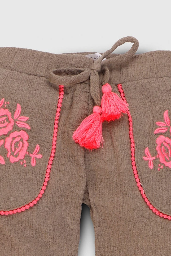 جينجرسنابس بنطلون بناتي مطرز ومزين بتطريز علي الجيب بنفسجي فاتح