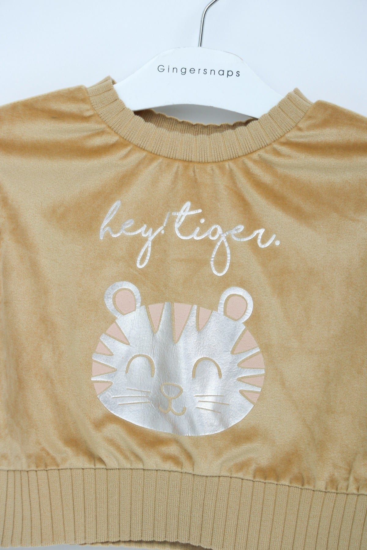 جينجرسنابس بلوفر بناتي بطبعة كم طويل بف أصفر بني