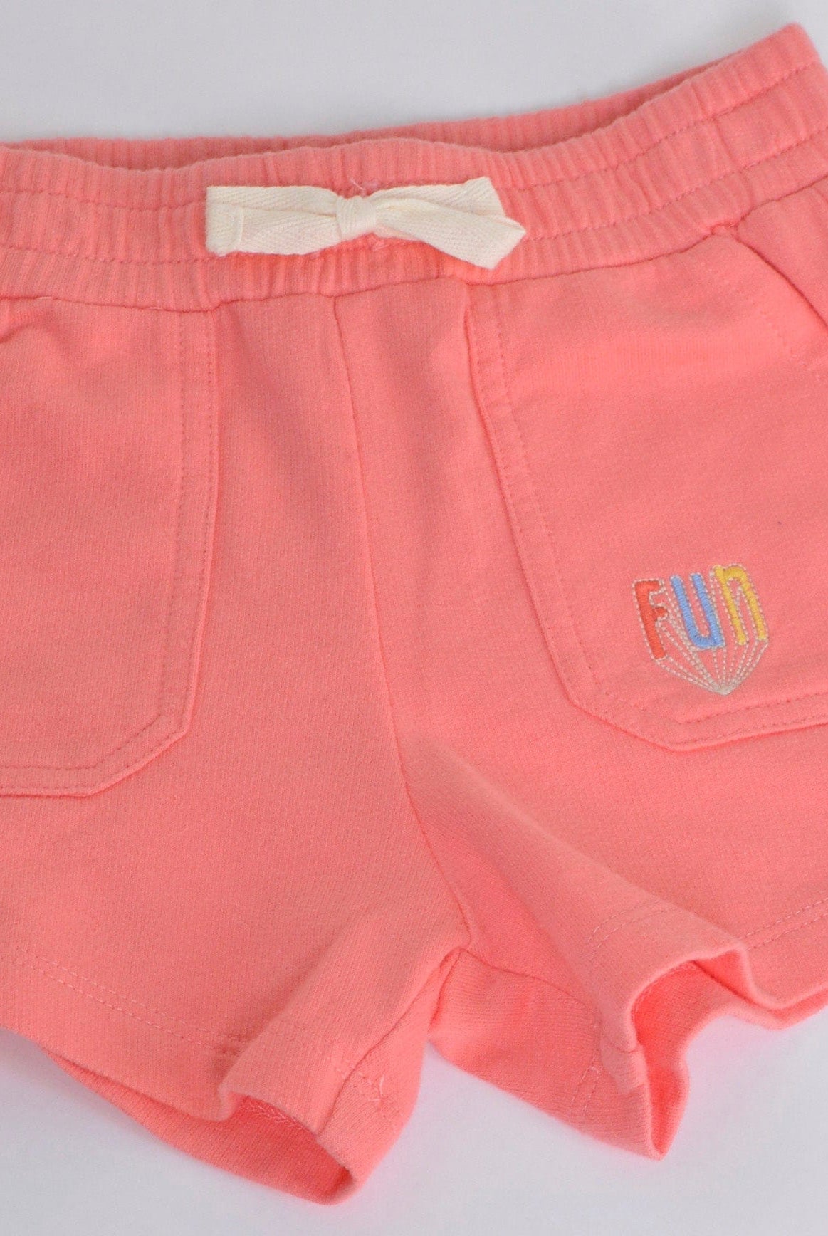 جينجرسنابس شورت بناتي سادة بجيوب أمامية ورباط وردي صدفي