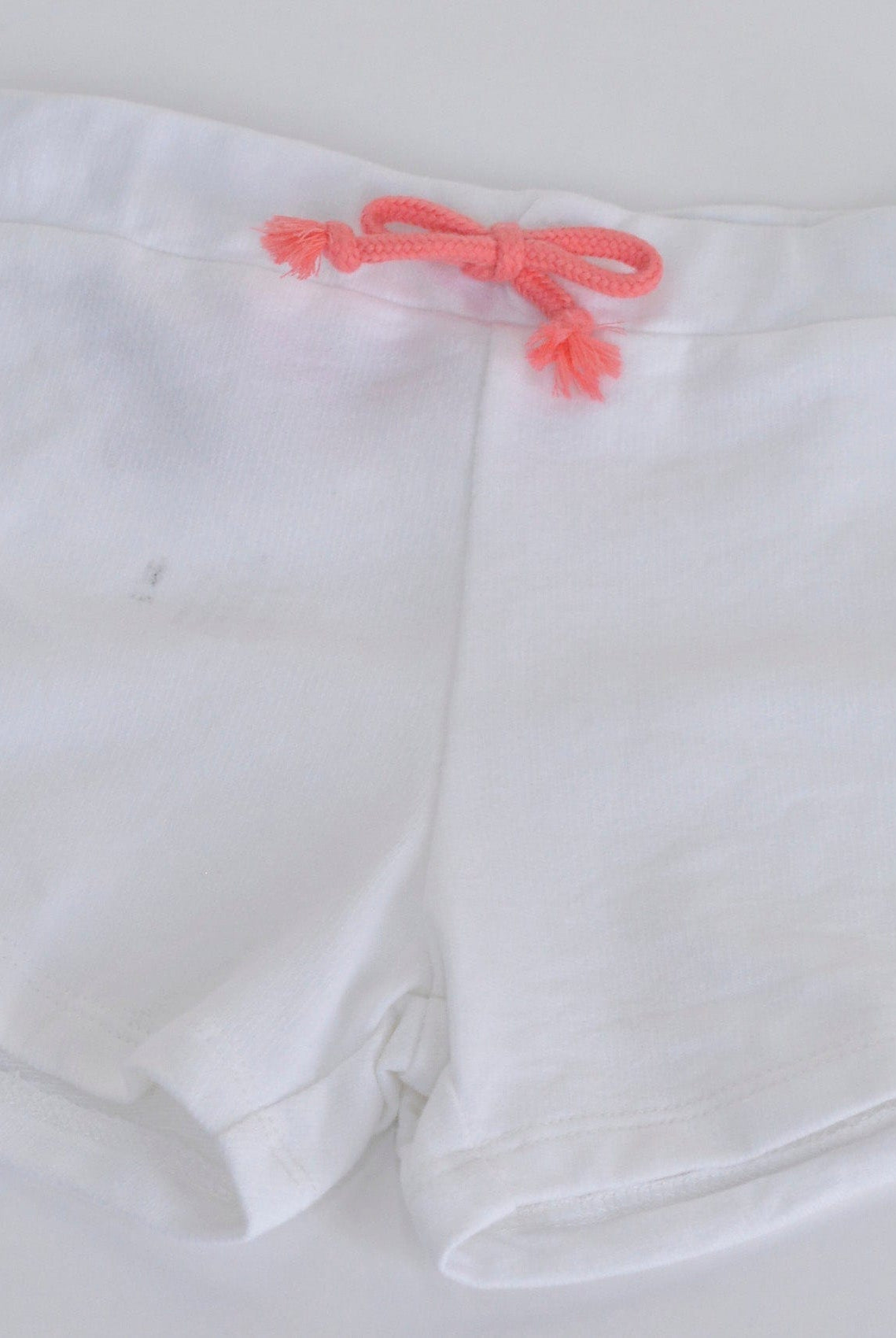 جينجرسنابس شورت بناتي سادة بخطوط جانبية ورباط أوف وايت