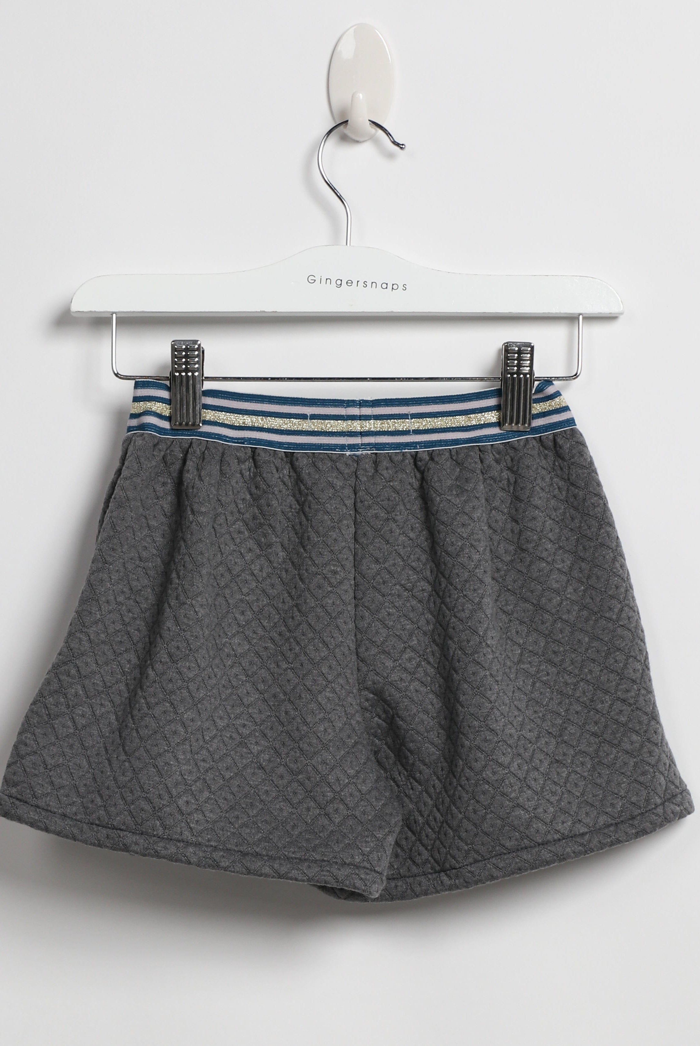 جينجرسنابس شورت بناتي مربعات بخصر مطاطي بخطوط عريضة رمادي غامق