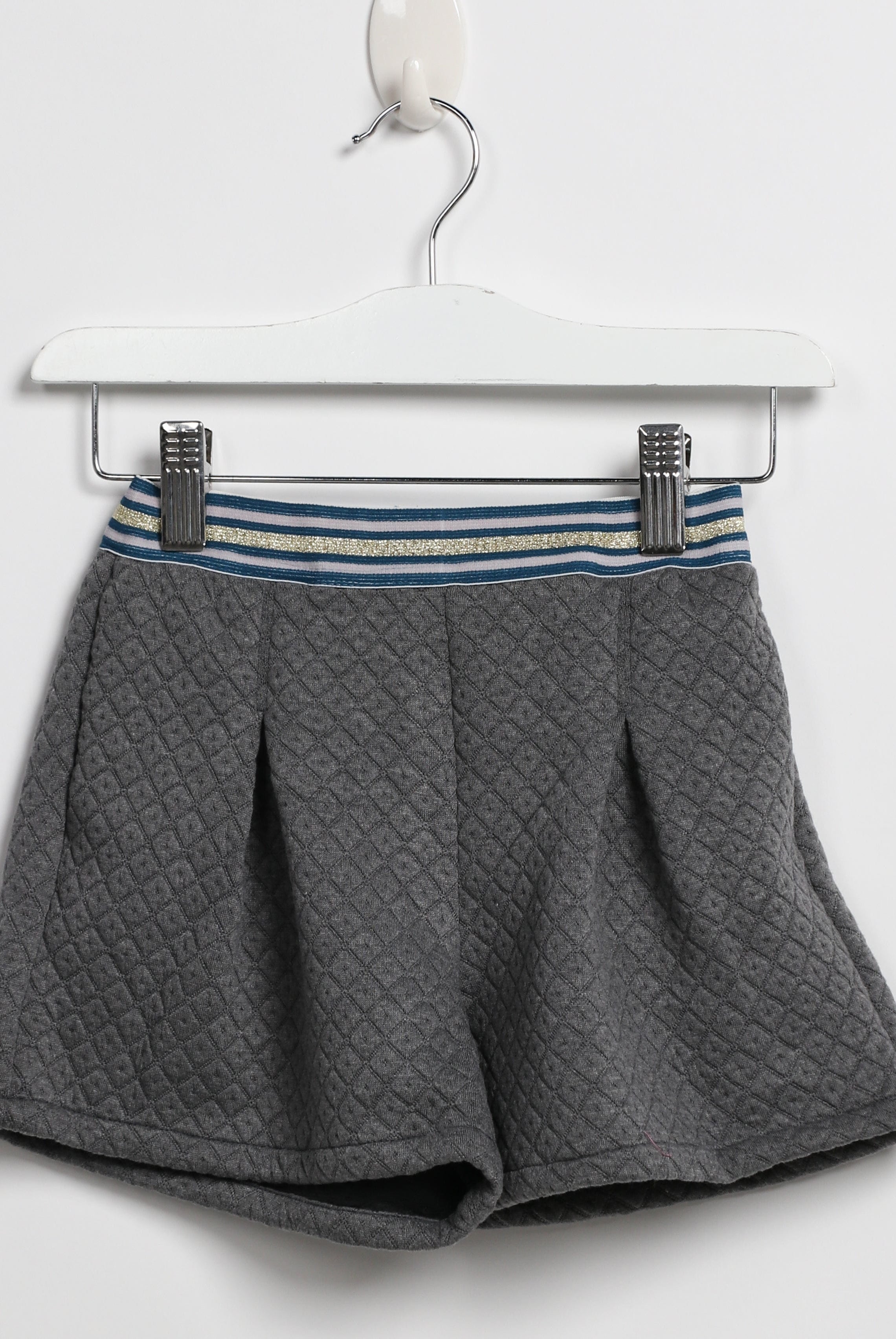 جينجرسنابس شورت بناتي مربعات بخصر مطاطي بخطوط عريضة رمادي غامق