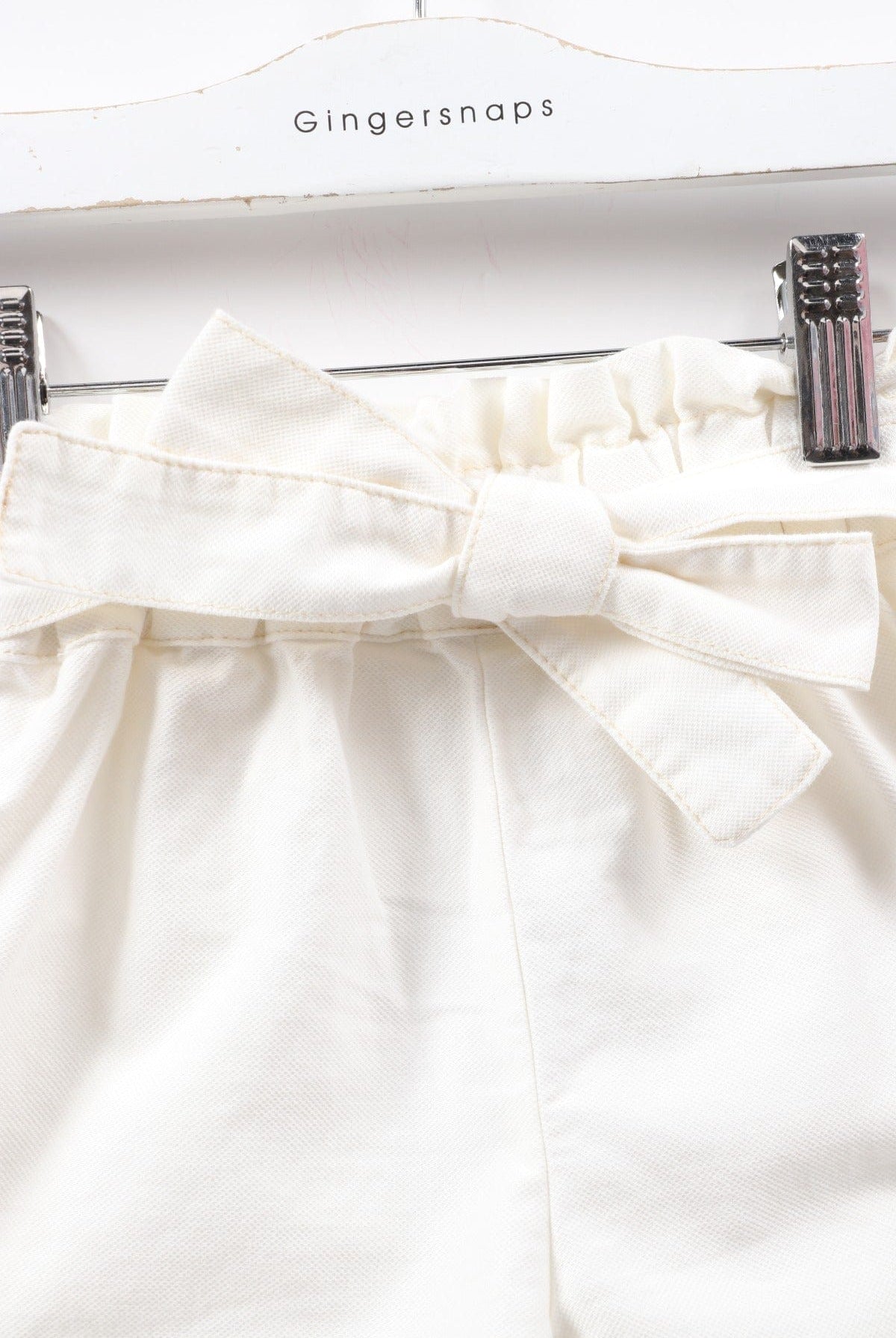 جينجرسنابس شورت بناتي سادة برباط بجيوب جانبية أوف وايت