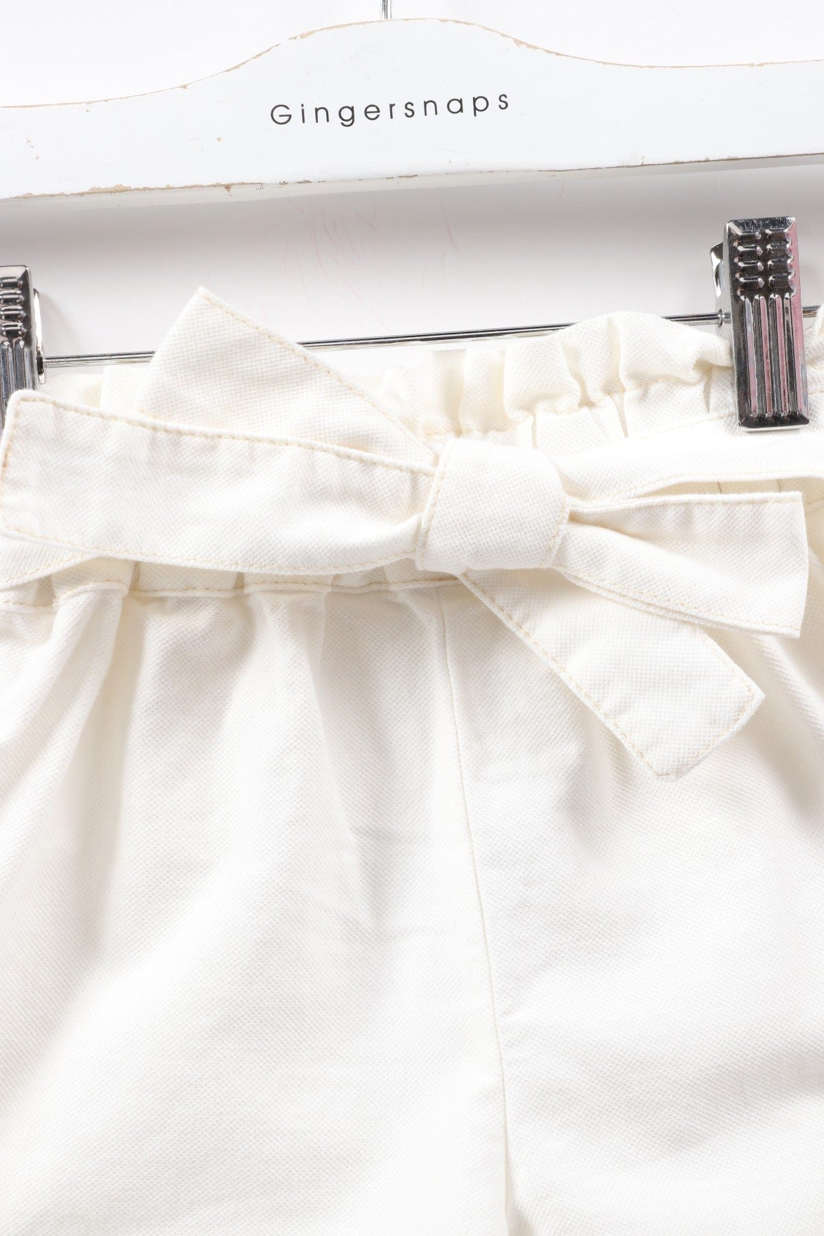 جينجرسنابس شورت بناتي سادة برباط بجيوب جانبية أوف وايت