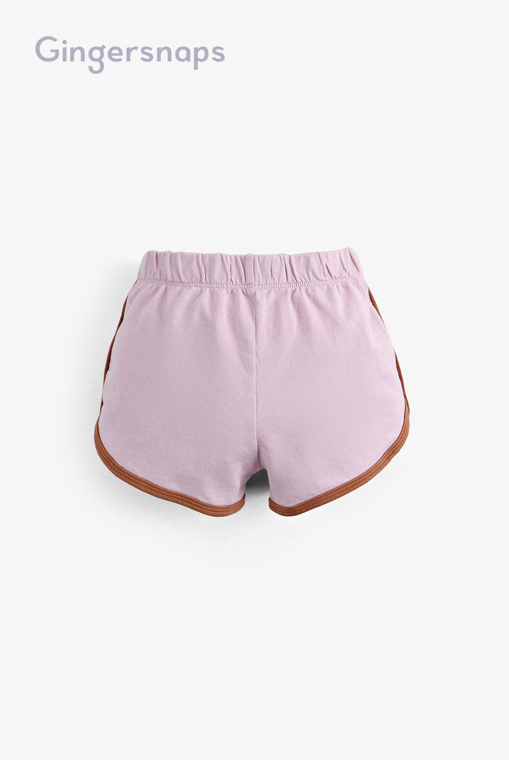 جينجرسنابس شورت بناتي سادة بخطوط جانبية وبادج بنفسجي