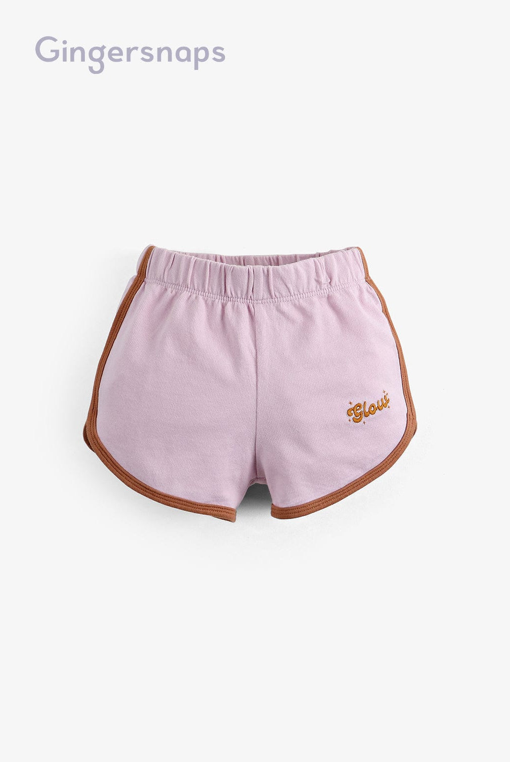 جينجرسنابس شورت بناتي سادة بخطوط جانبية وبادج بنفسجي