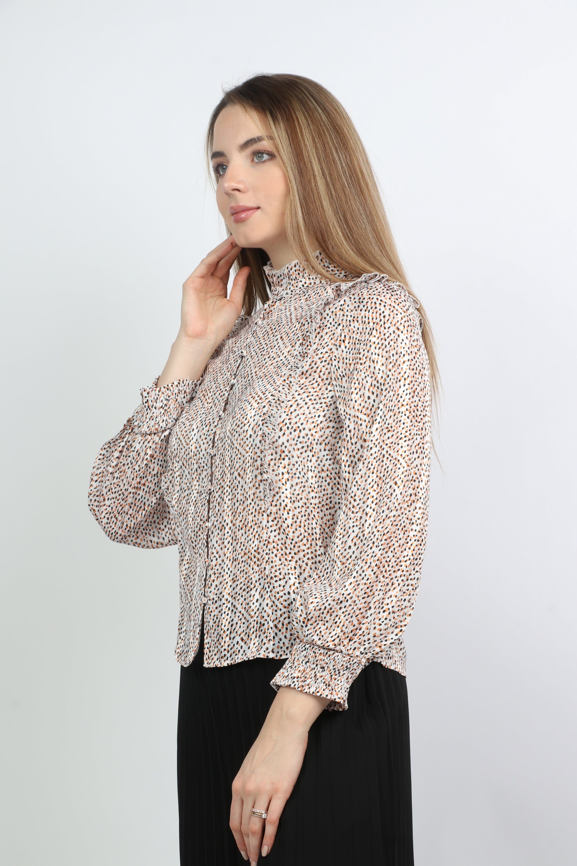 نتشي بلوزة مشجرة برقبة كلوش كم طويل واسع نسائي