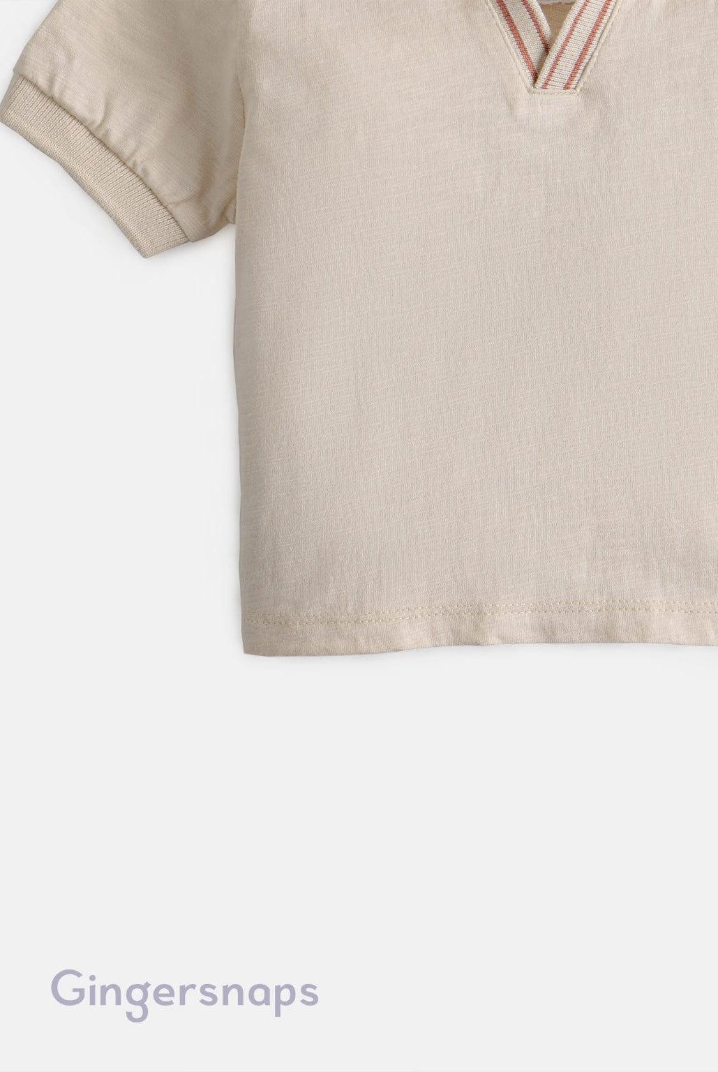 جينجرسنابس تيشيرت بياقة بولو أولادي مزين بخطين بيج