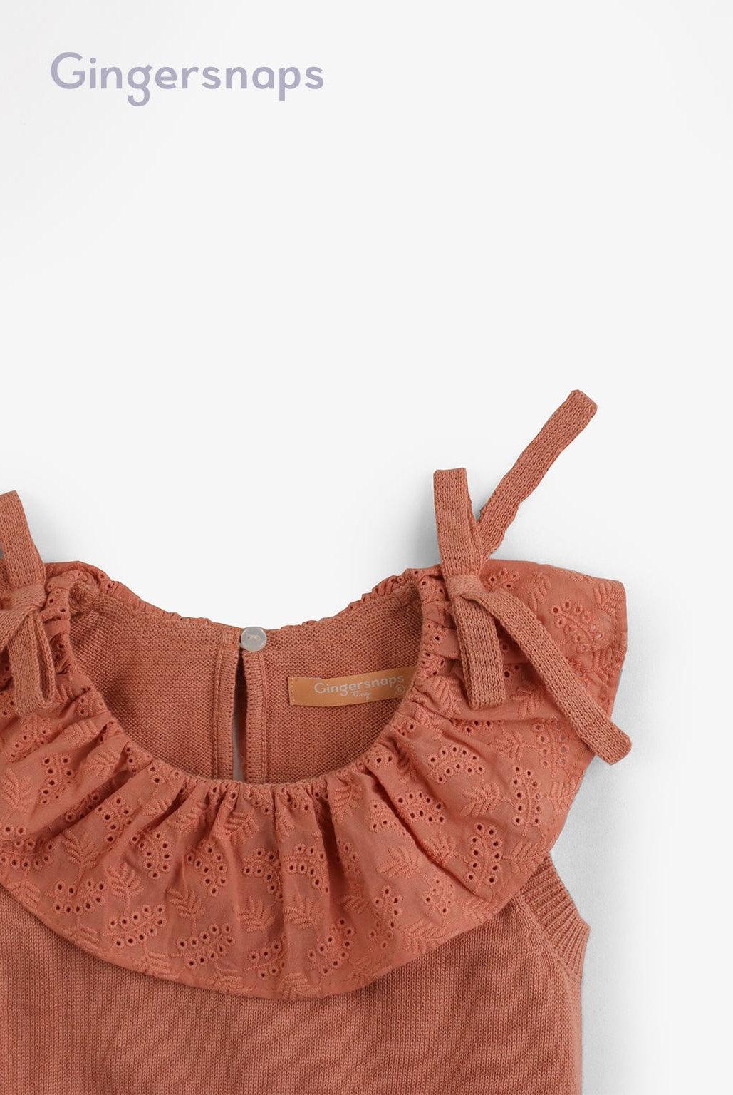 جينجرسنابس بلوزة برقبة مخرمة كت بناتي بني