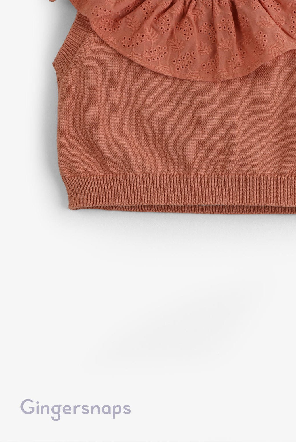 جينجرسنابس بلوزة برقبة مخرمة كت بناتي بني