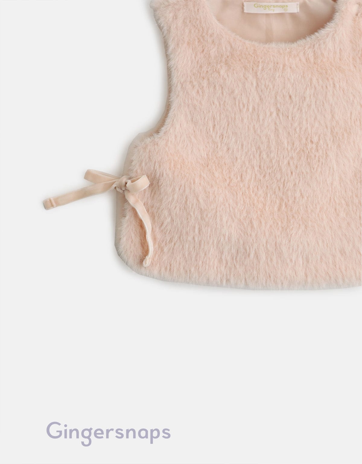 جينجرسنابس سترة كت فرو بفيونكات قصيرة وردي