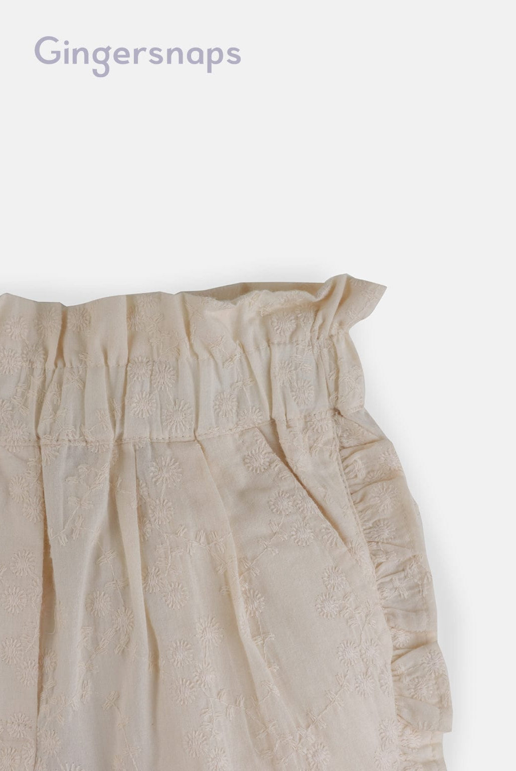 جينجرسنابس شورت بناتي مطرز بكشكشة بيج