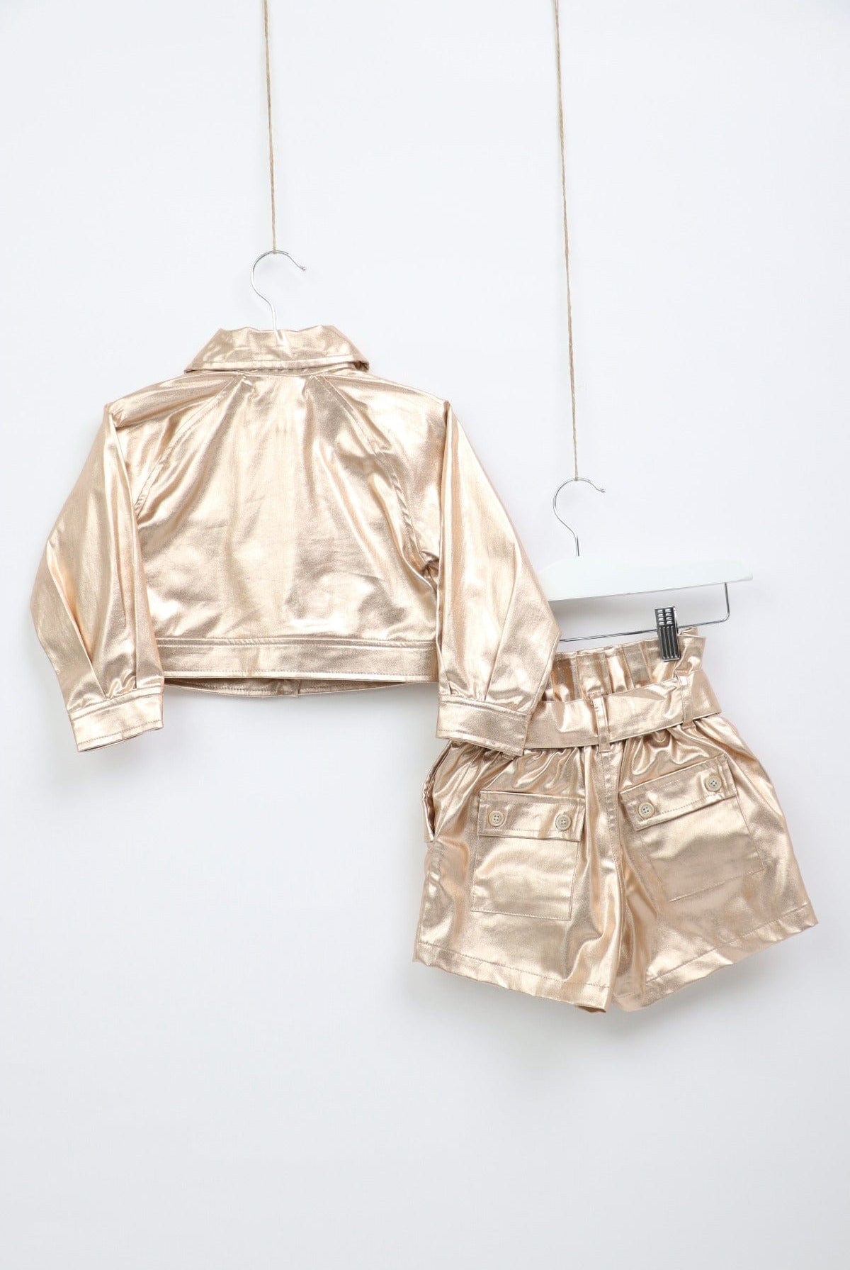 جينجرسنابس طقم بناتي بلوزة وشورت جلد شامبين