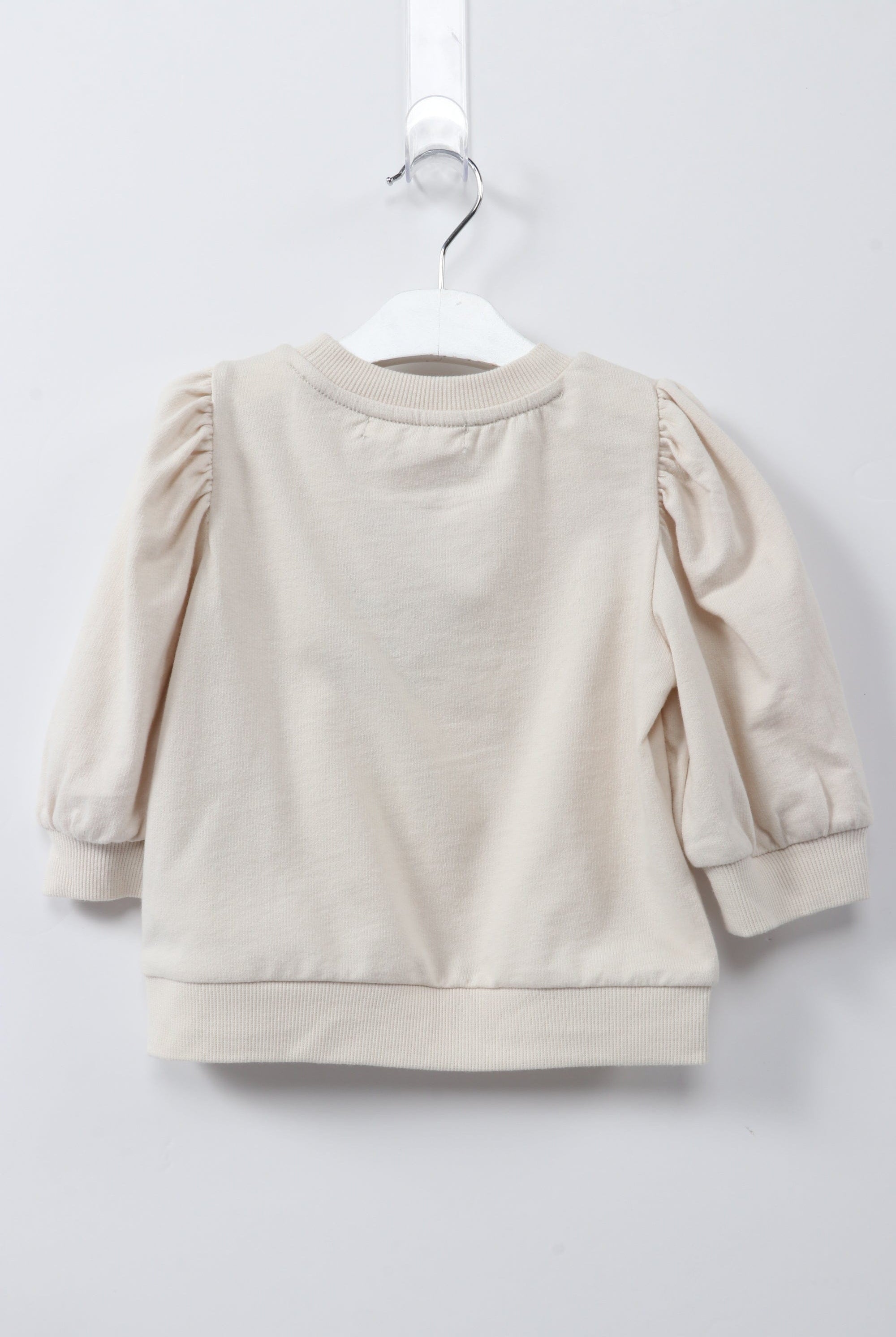 جينجرسنابس بلوفر بكم منفوخ مزينة بترتر علي الصدر بيج