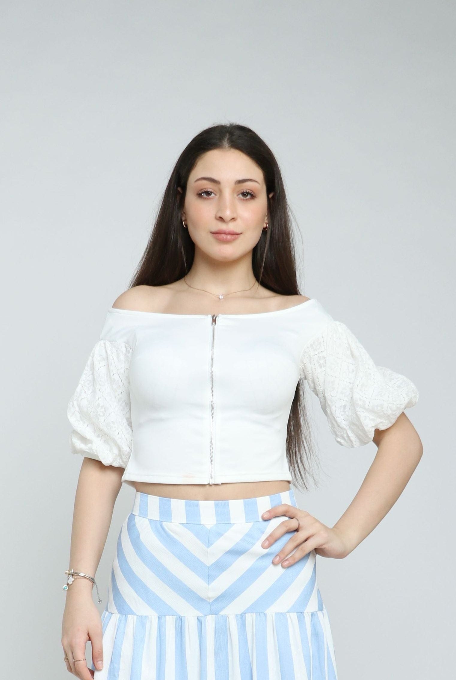 نتشي بلوزة بسحاب أوف شولدر نص كم دانتيل نسائي