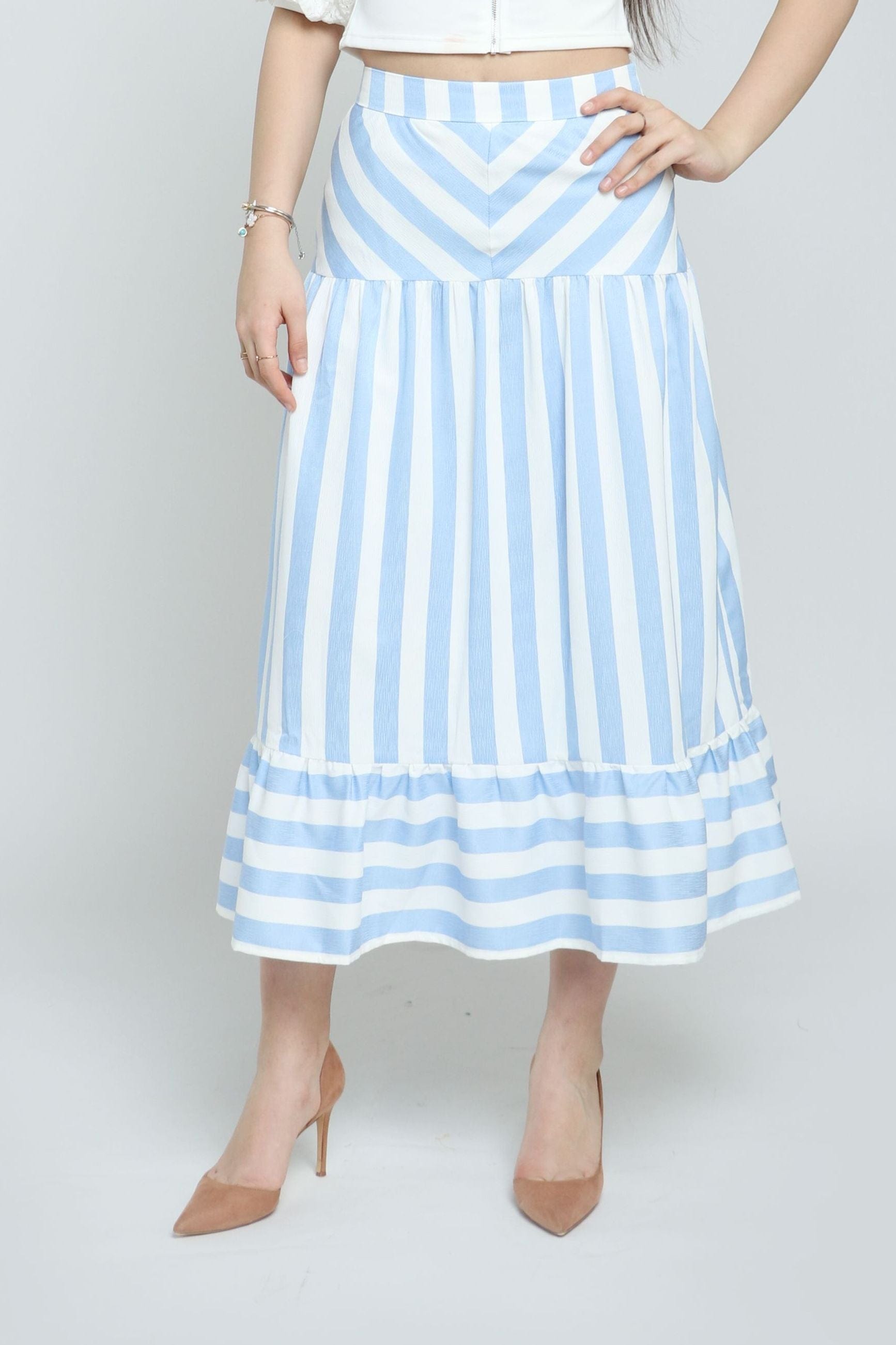 نتشي تنورة ميدي مخططة بكلوش من الأسفل