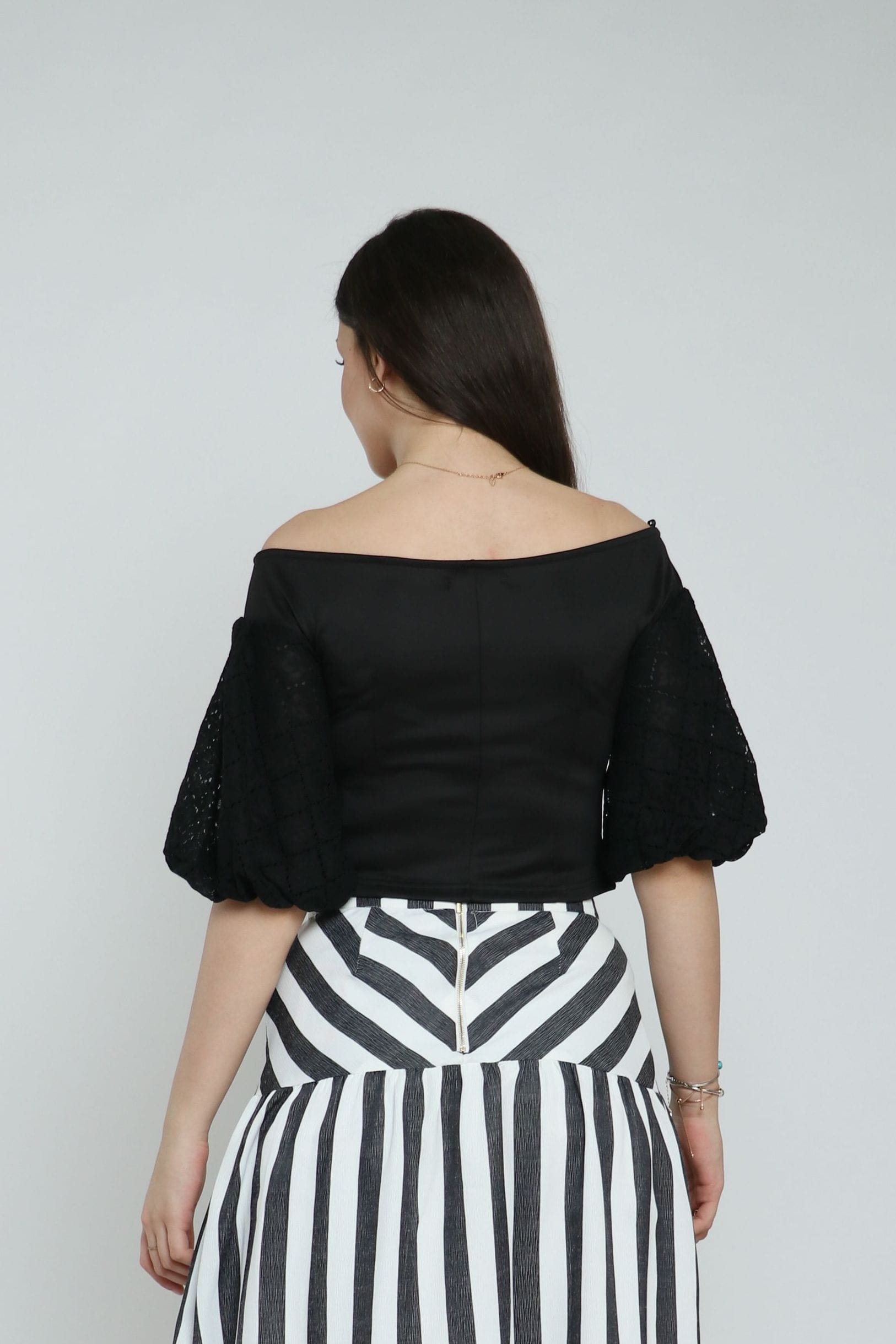 نتشي بلوزة بسحاب أوف شولدر نص كم دانتيل نسائي