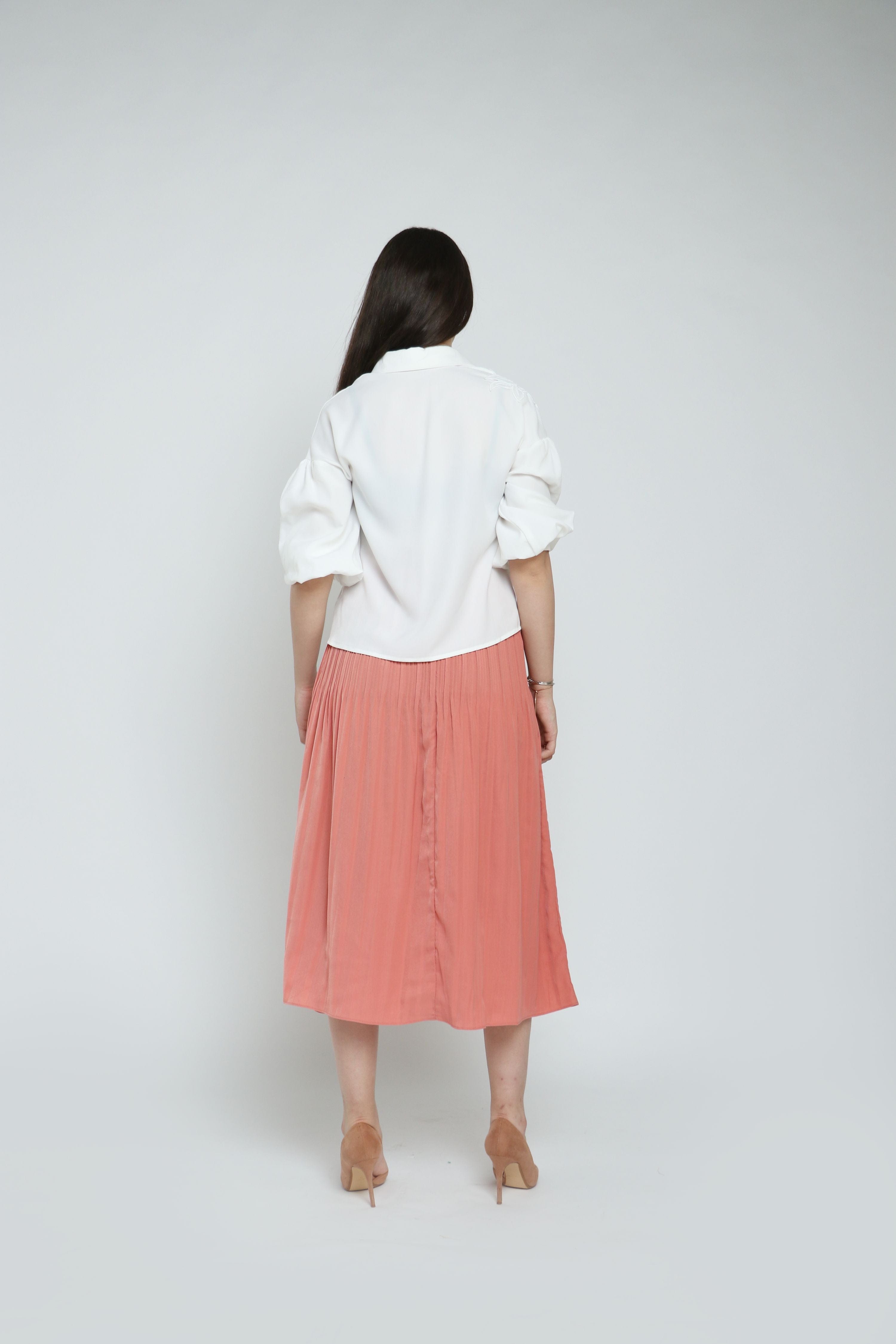 نتشي بلوزة سادة بأزرار نص كم بف نسائي