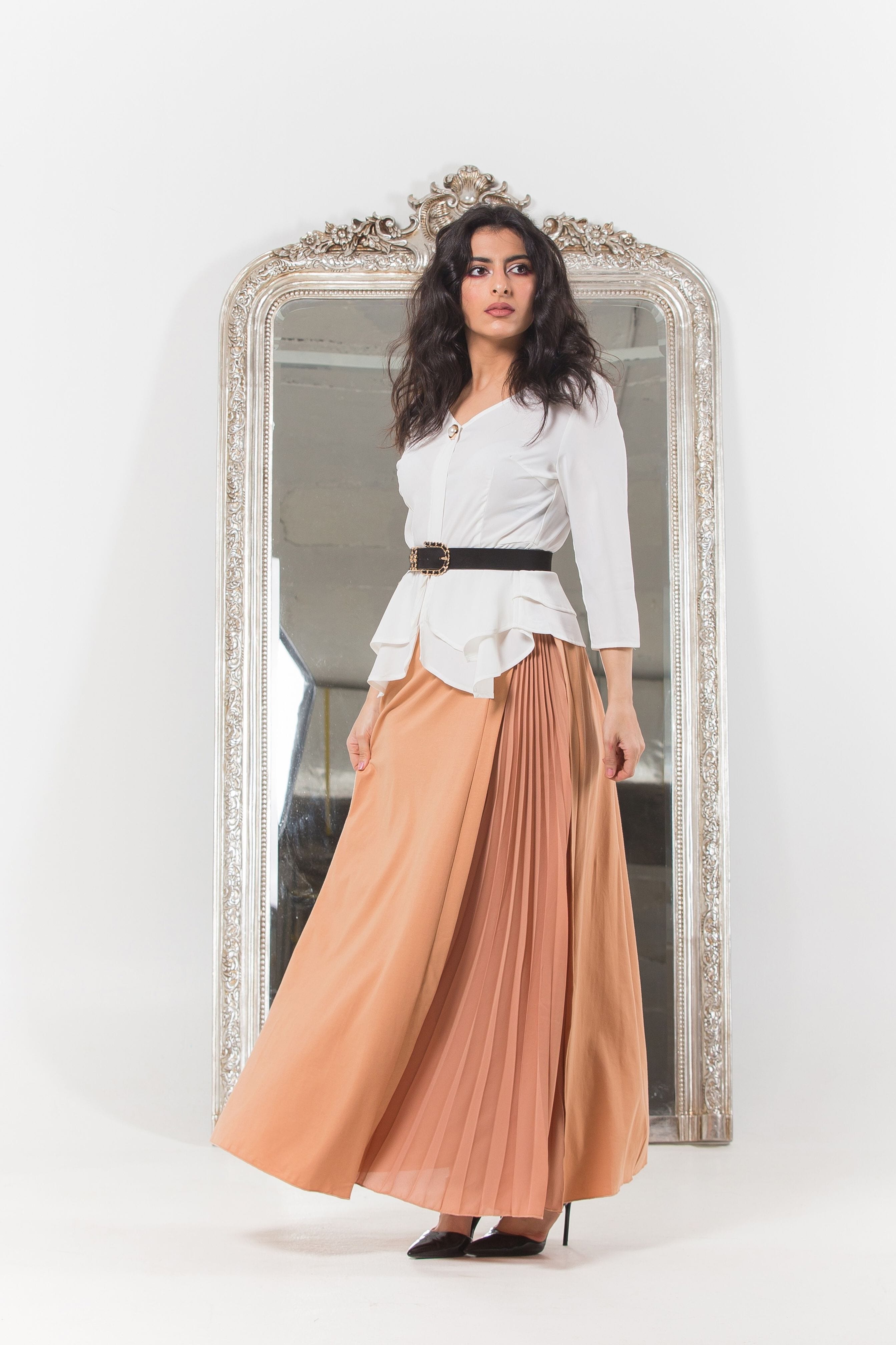 نتشي تنورة طويلة سادة بليسية من الجانب