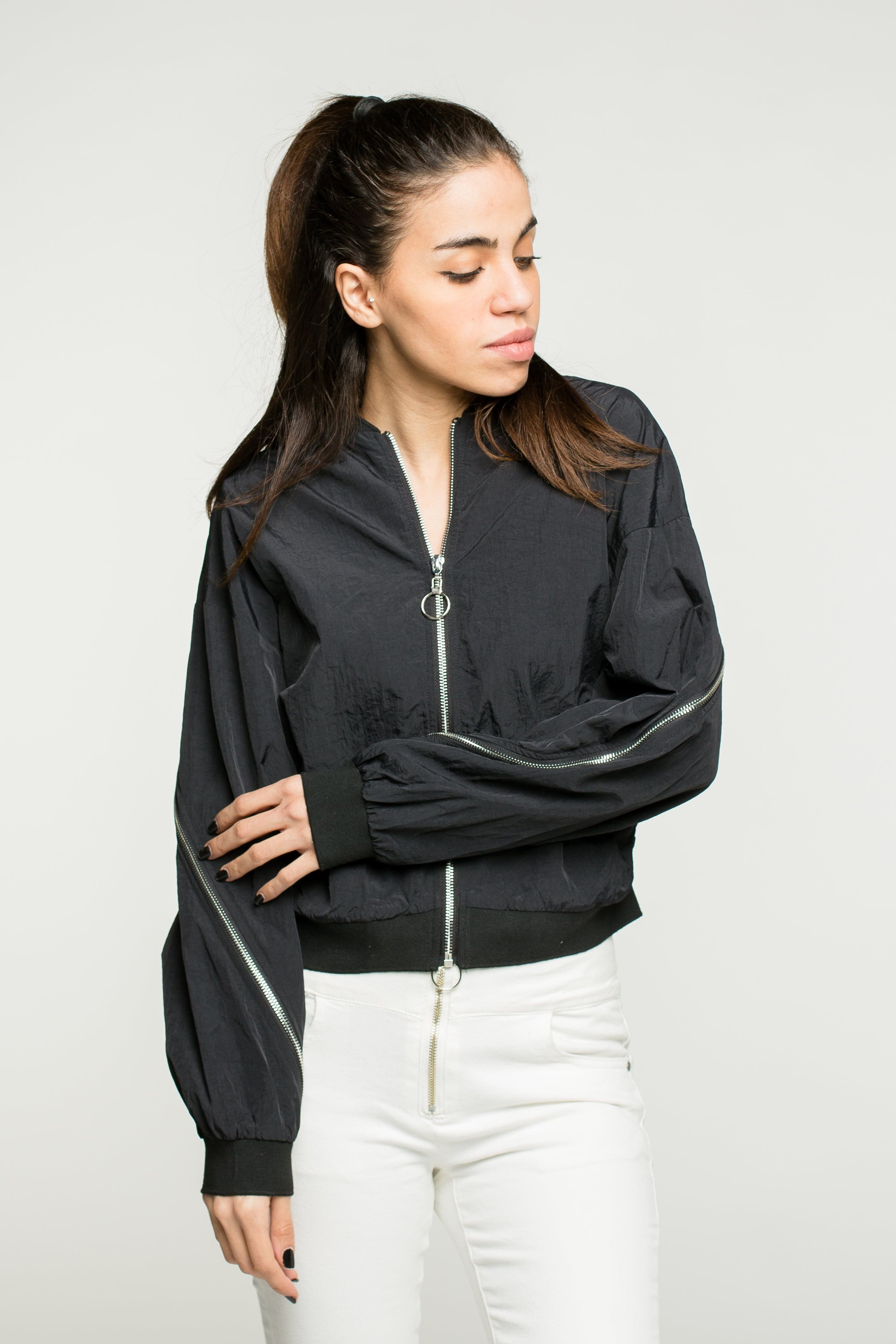 كيتشن جاكيت بكم طويل سادة بخط أبيض نسائي