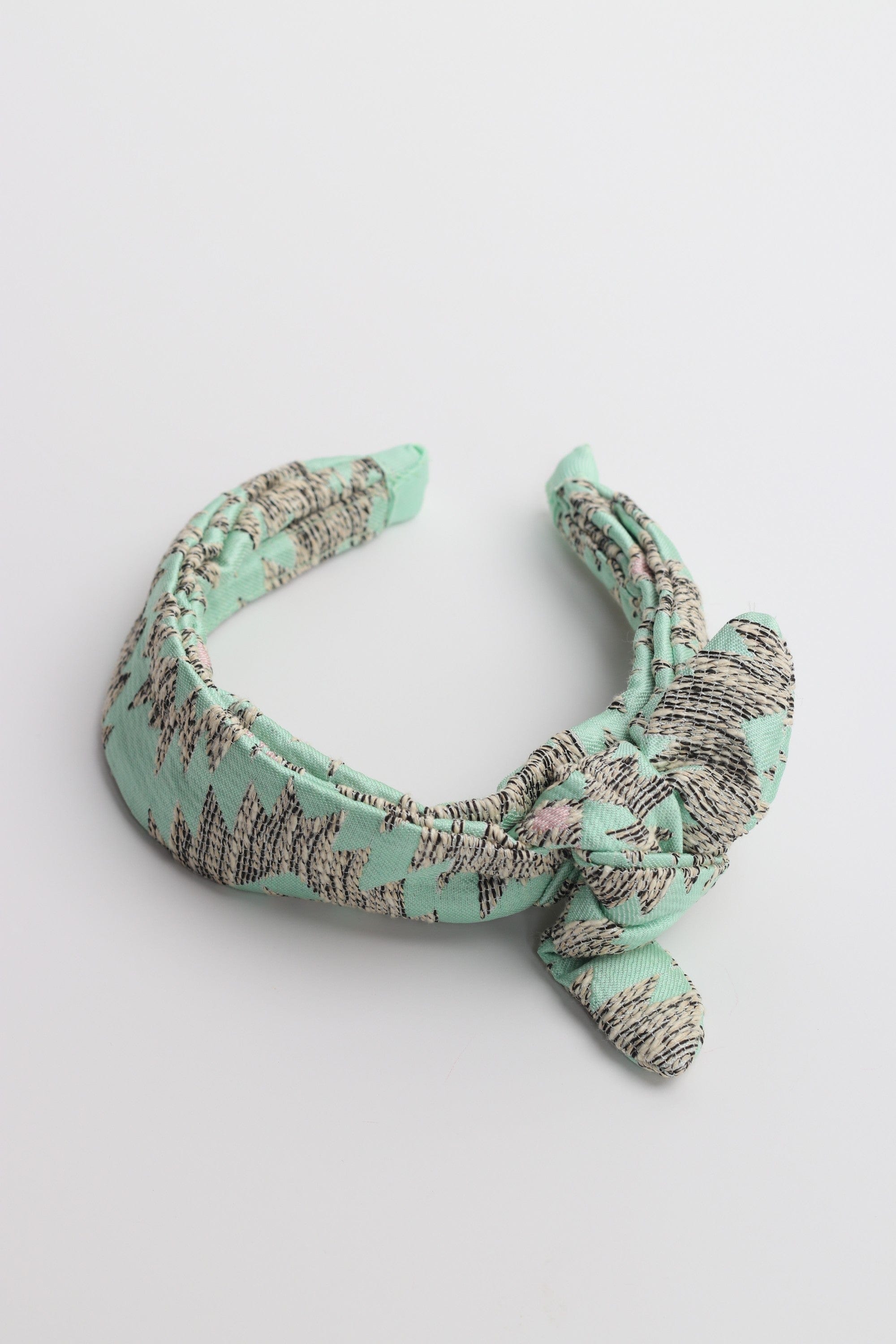 جينجرسنابس طوق قماش منقوش مزين بالورود بناتي اخضر فاتح