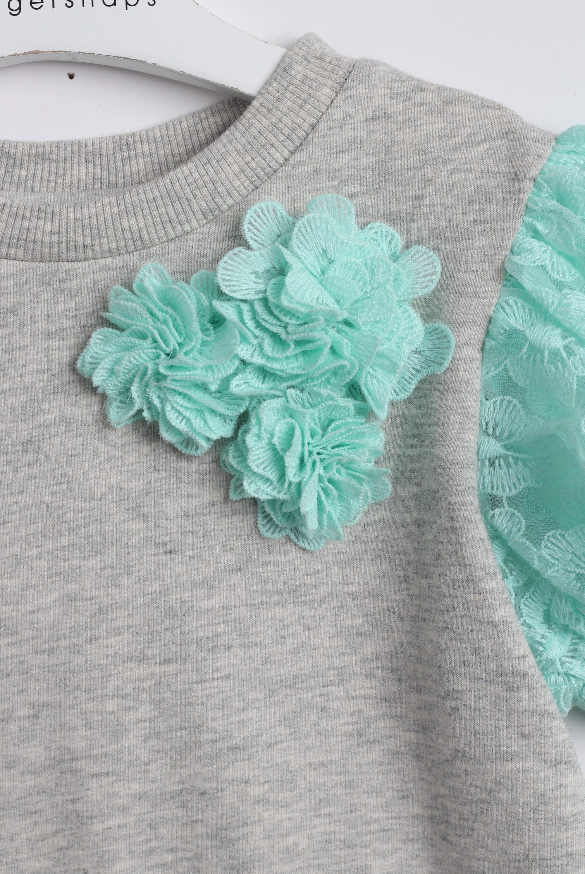 جينجرسنابس بلوزة بناتي سادة مزين بالورد رمادي فاتح