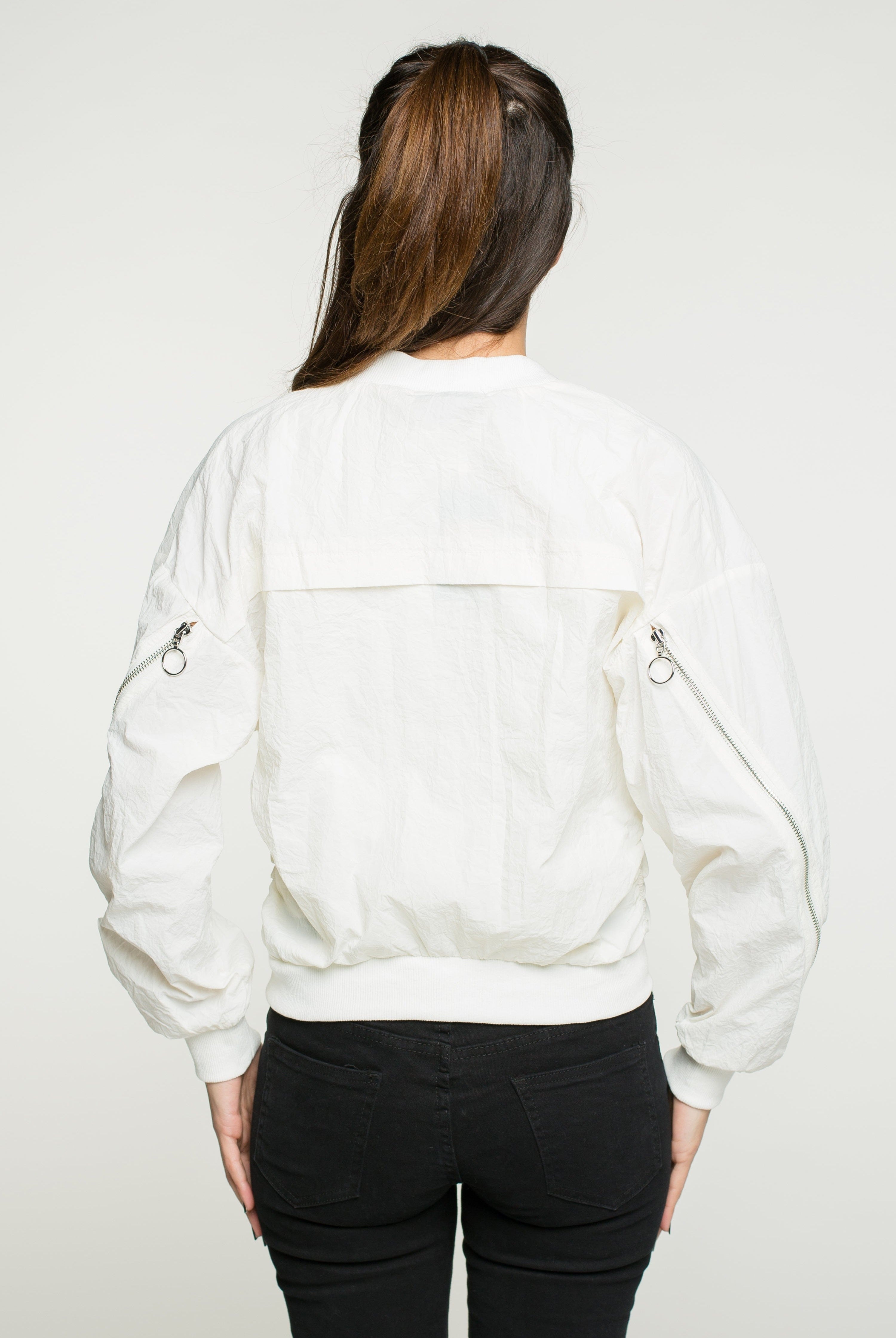 كيتشن جاكيت بكم طويل سادة بخط أبيض نسائي