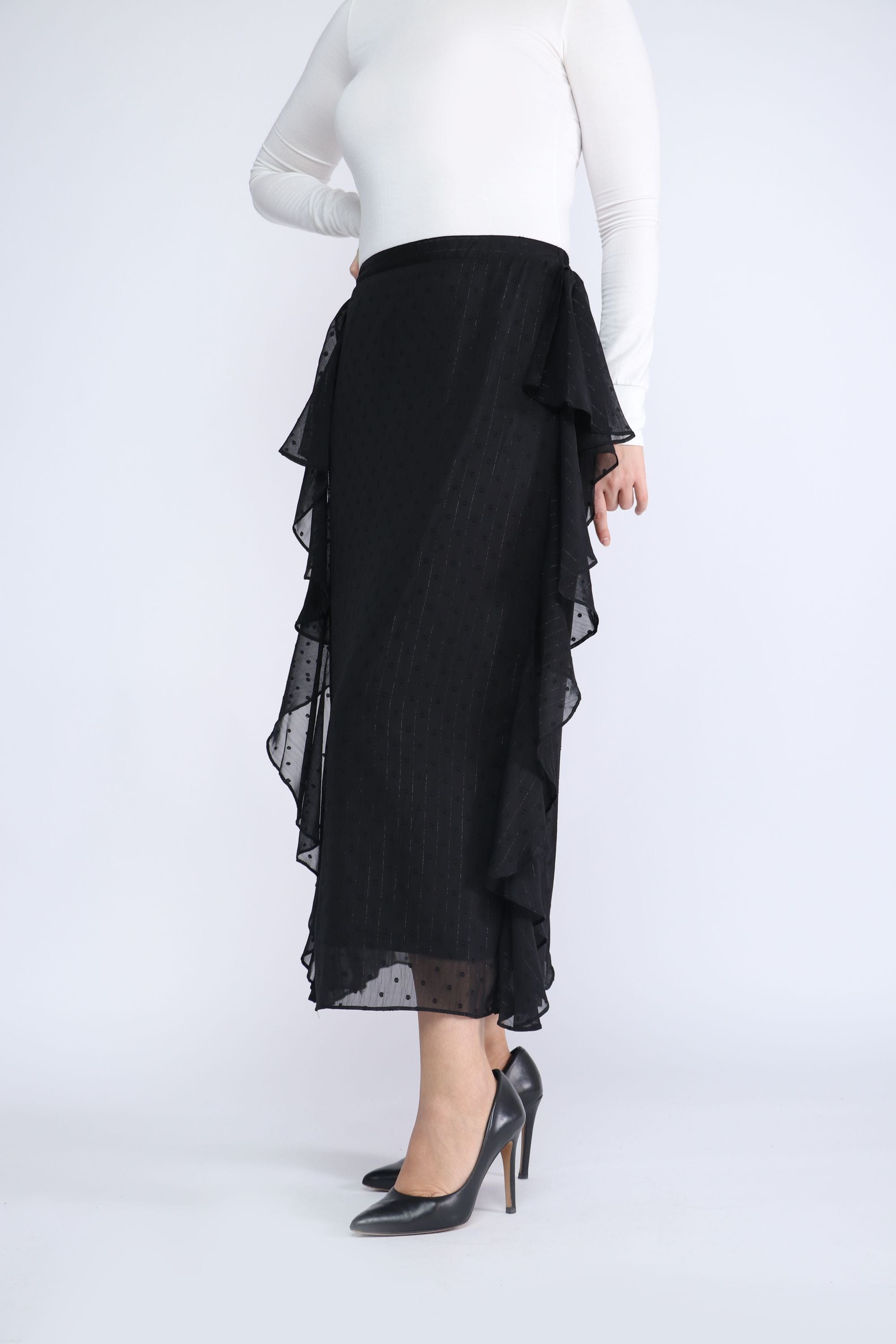 نتشي تنورة ميدي مكشكشة من الجانبين مزينة بطريز