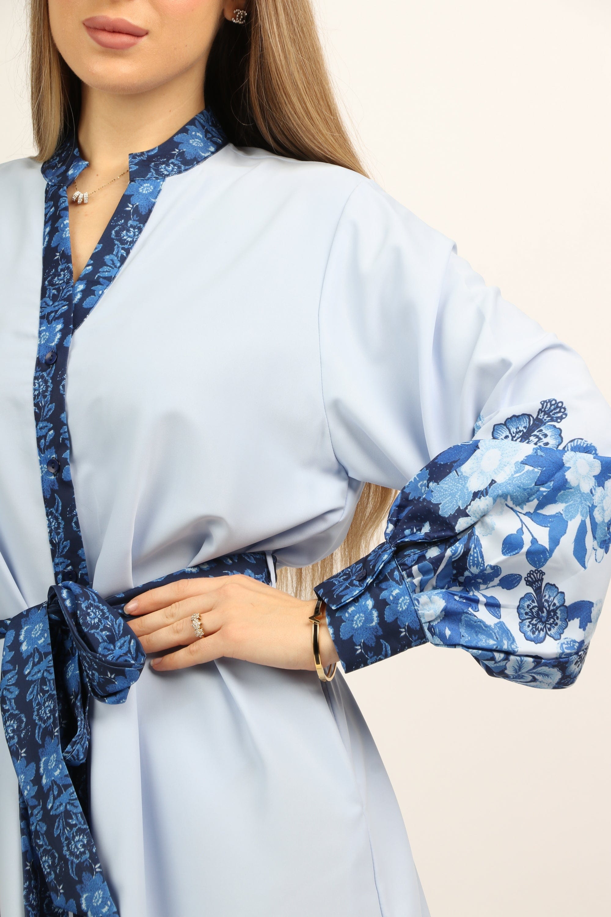 ูุชุดู ูุณุชุงู ู
ูุฏู ุจุญุฒุงู
ูููููุฉ ุจููุดุฉ ูุฑุฏ ุจุฃูู
ุงู
ุจู ุทูููุฉ