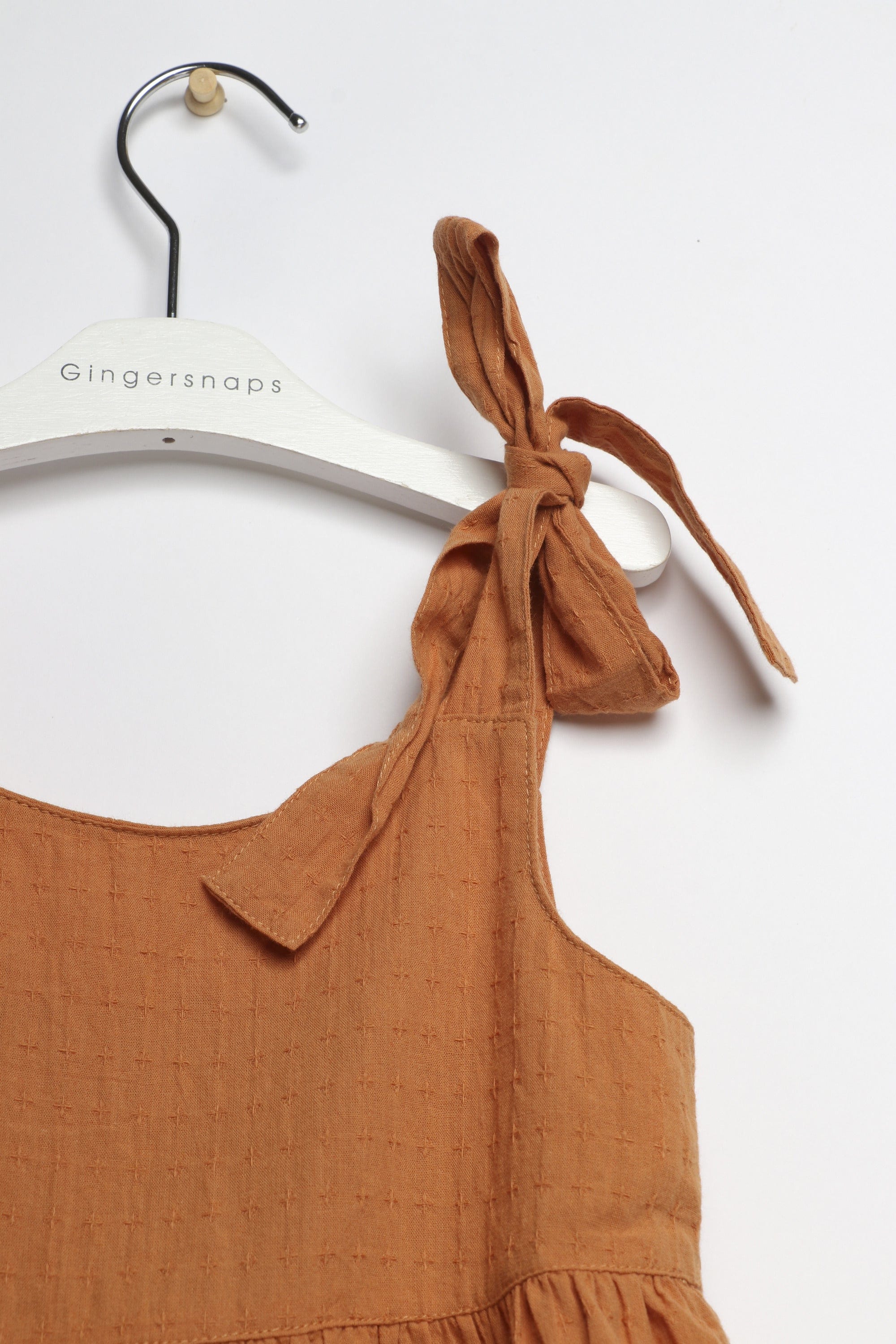 جينجرسنابس فستان بناتي سادة حمالات رباط أصفر بني