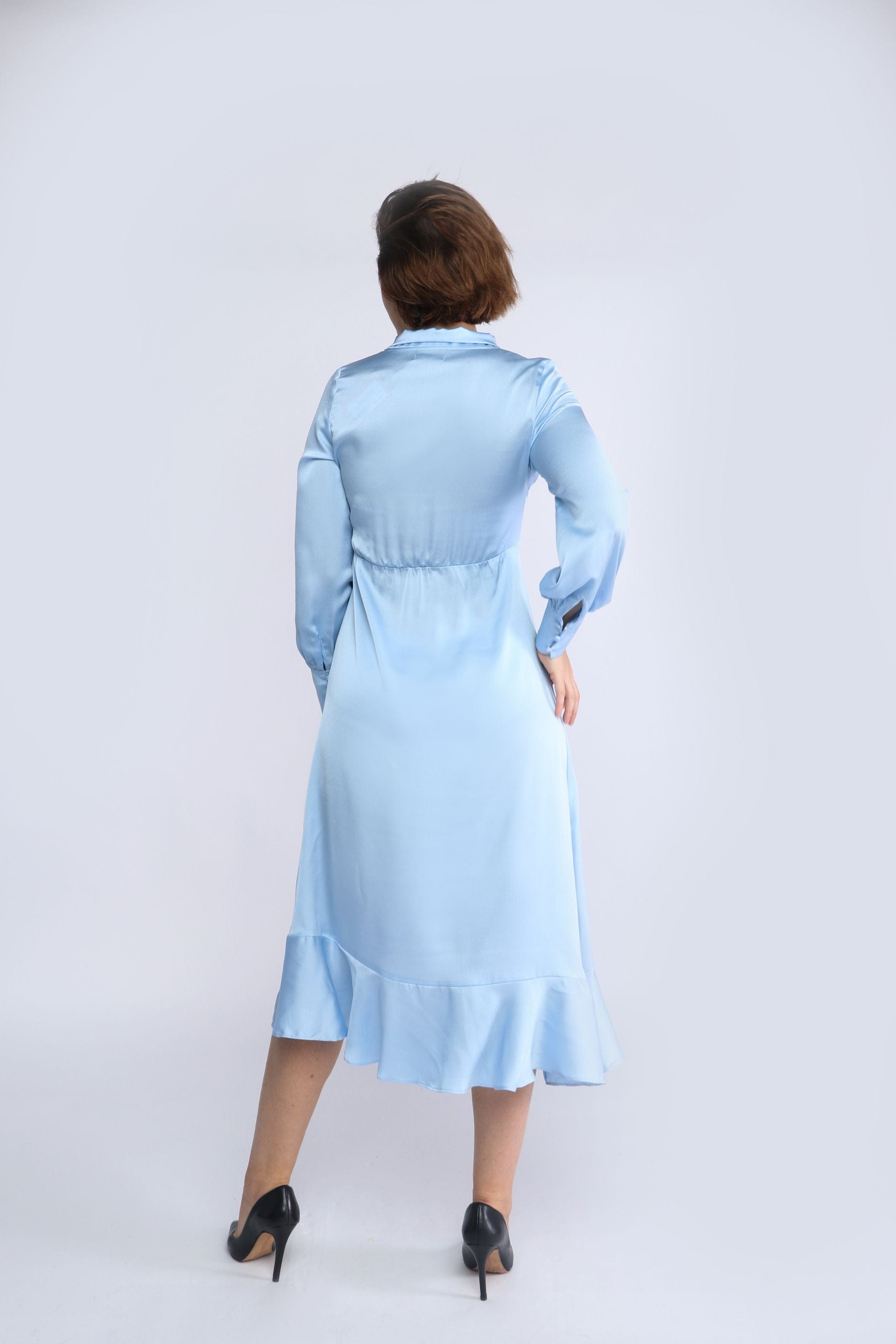 نتشي فستان ميدي لف ساتان ناعم بأكمام طويلة