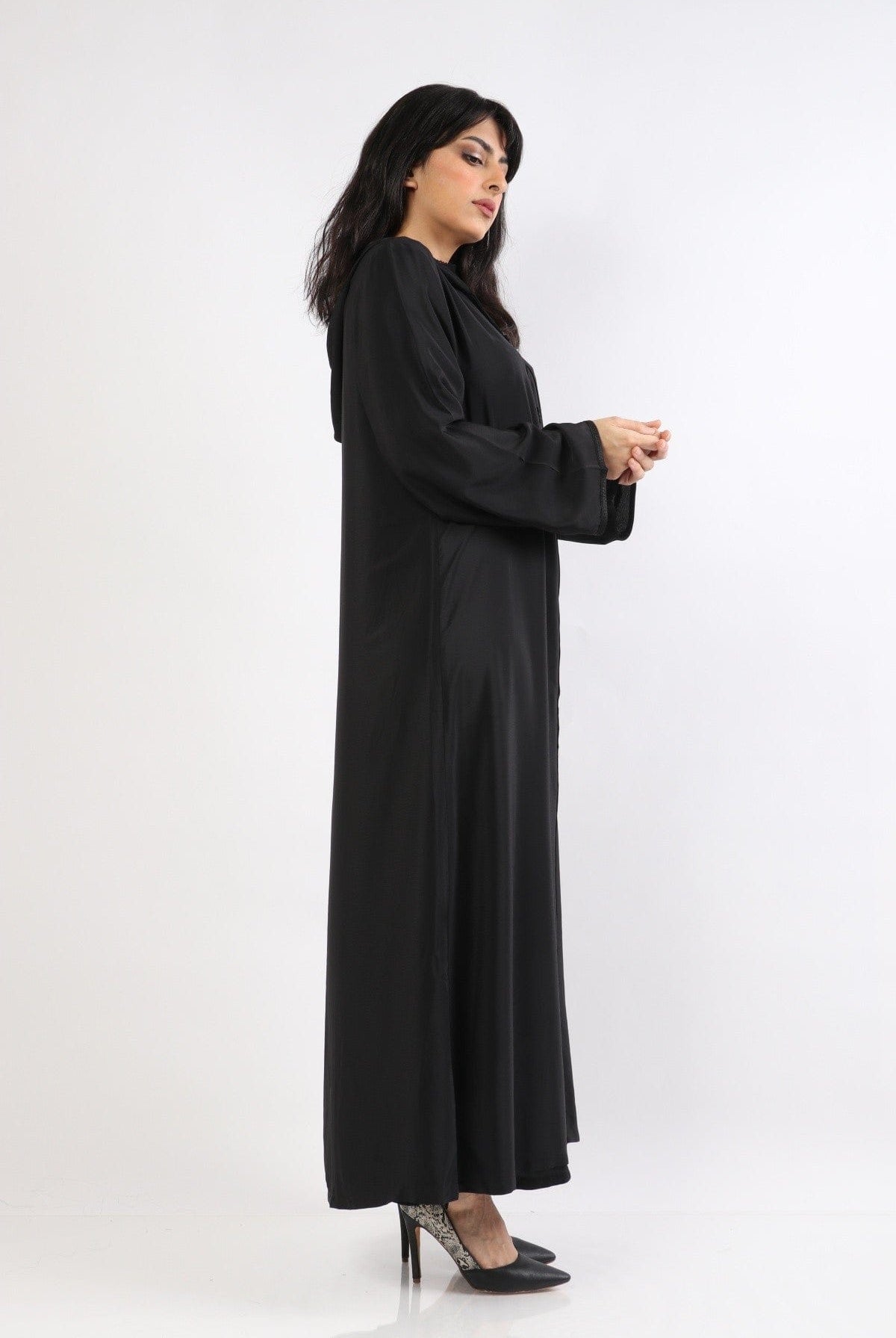 ديامانتين عباية سوداء للمحجبات مطرزة من الأمام أسود