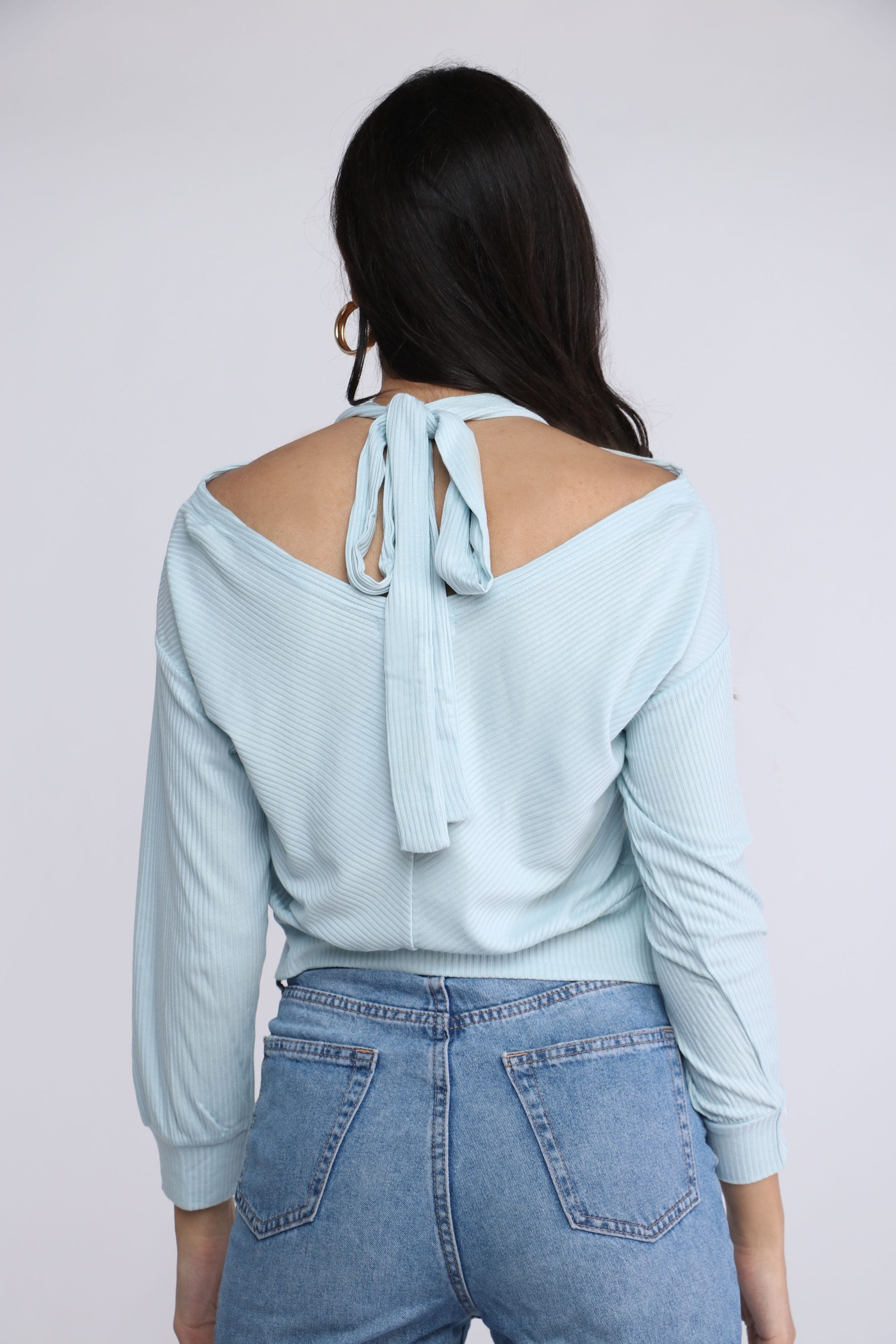 نتشي بلوزة قصيرة نص بطن بأزرار أمامية بكم طويل نسائي