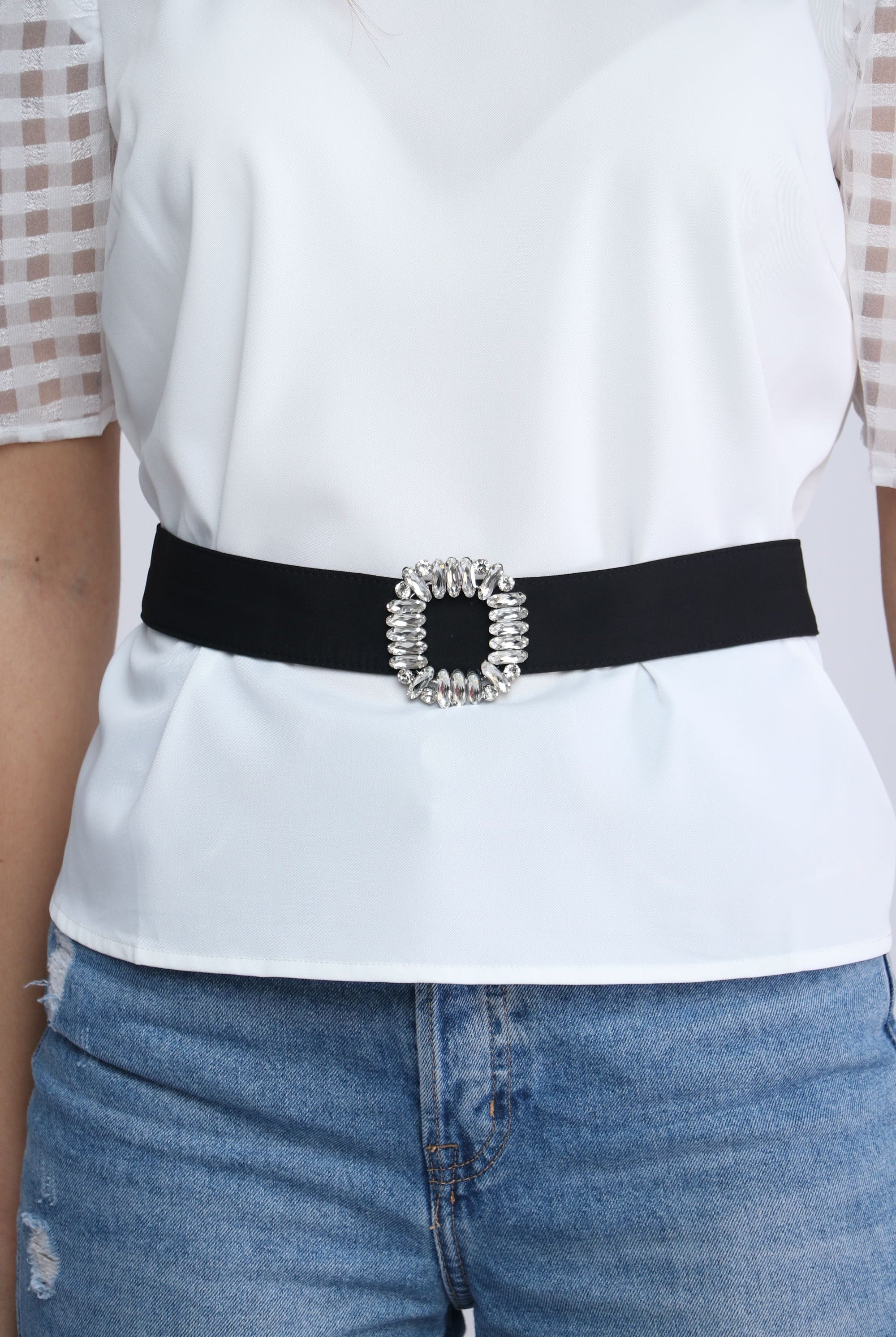 نتشي حزام عريض بتوكة مربعة من المنتصف نسائي