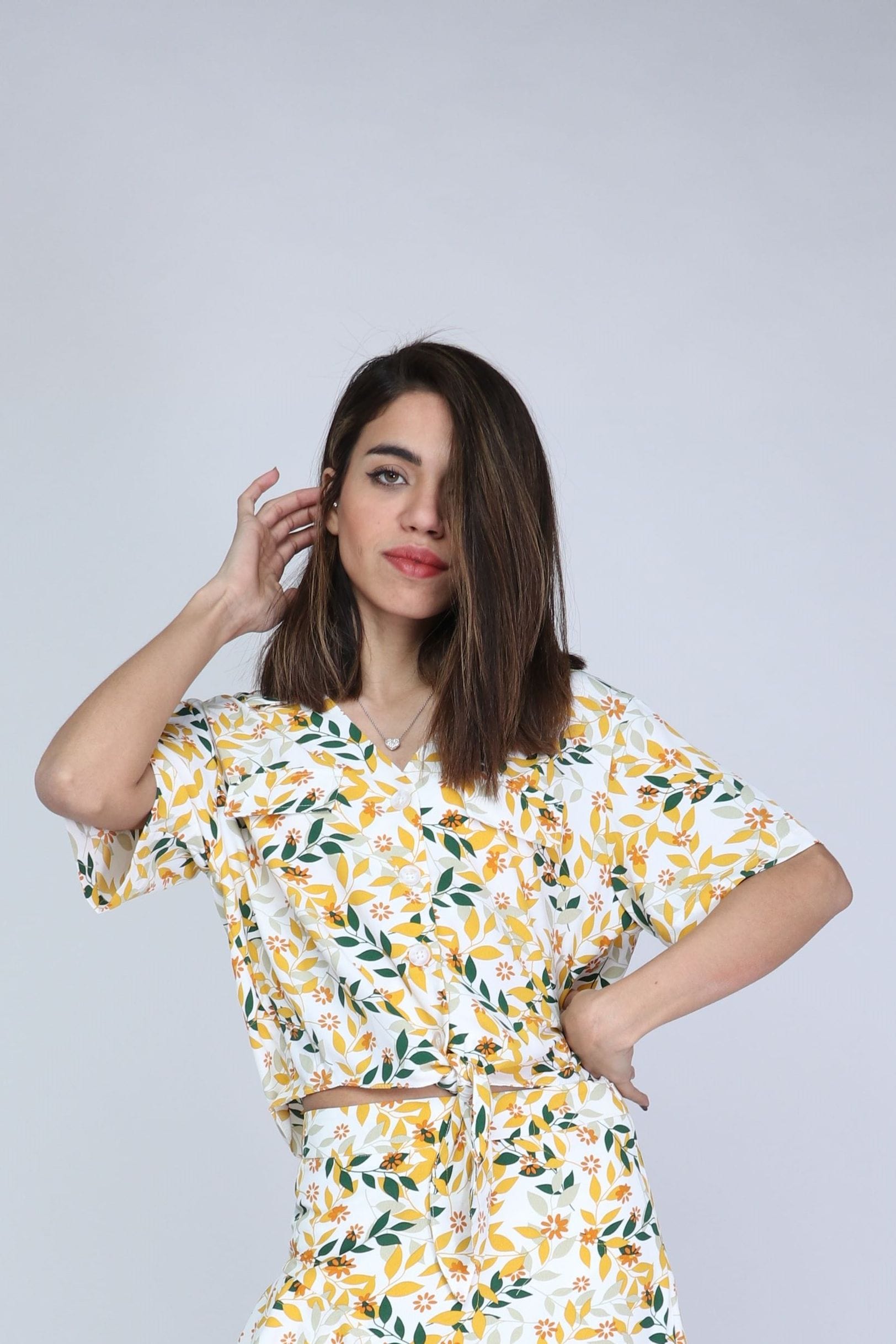 ميكا بلوزة بأكمام قصيرة مشجرة قصيرة