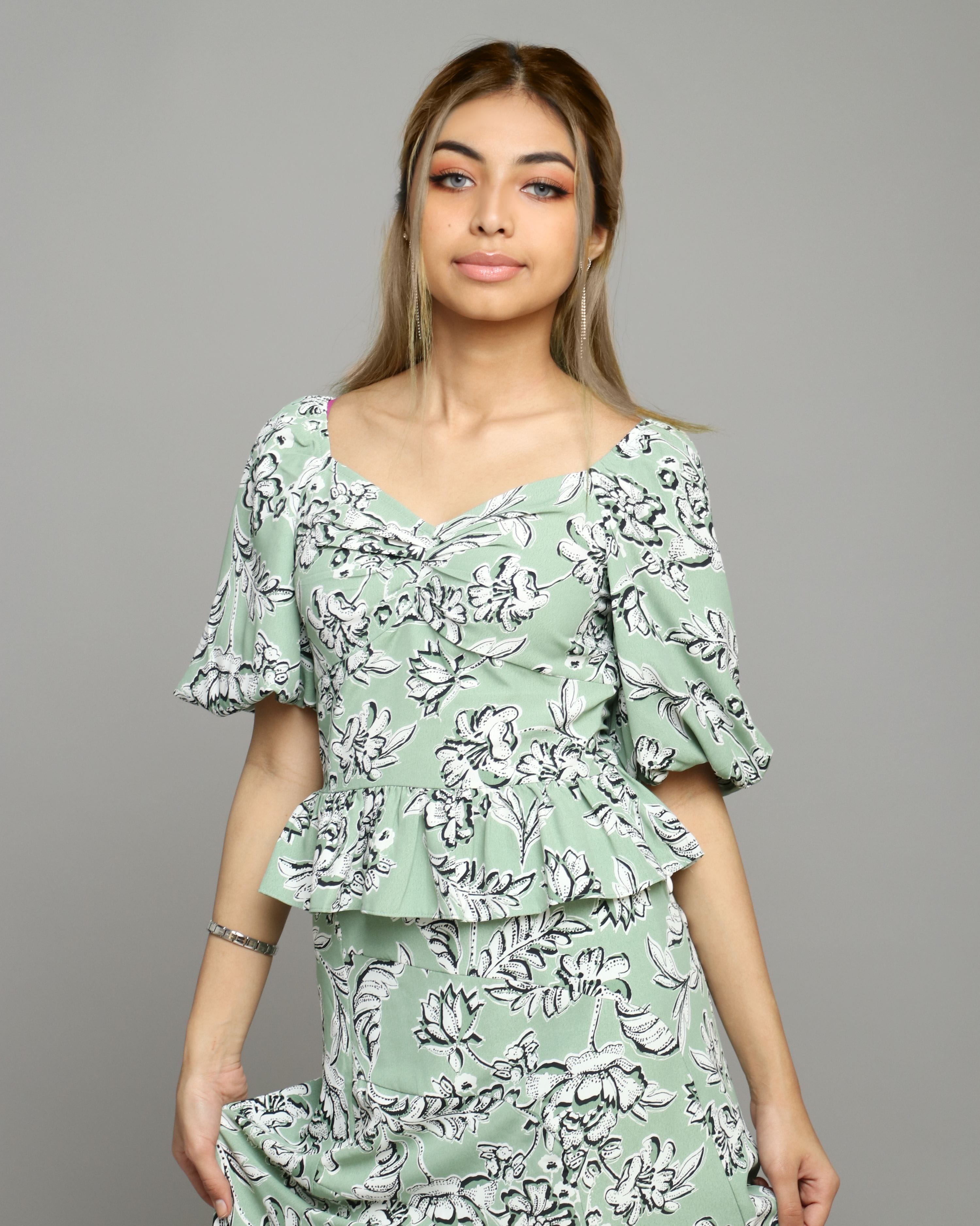 ميكا بلوزة مشجرة مخصرة مفتوحة من الصدر 3/4 كم بف نسائي