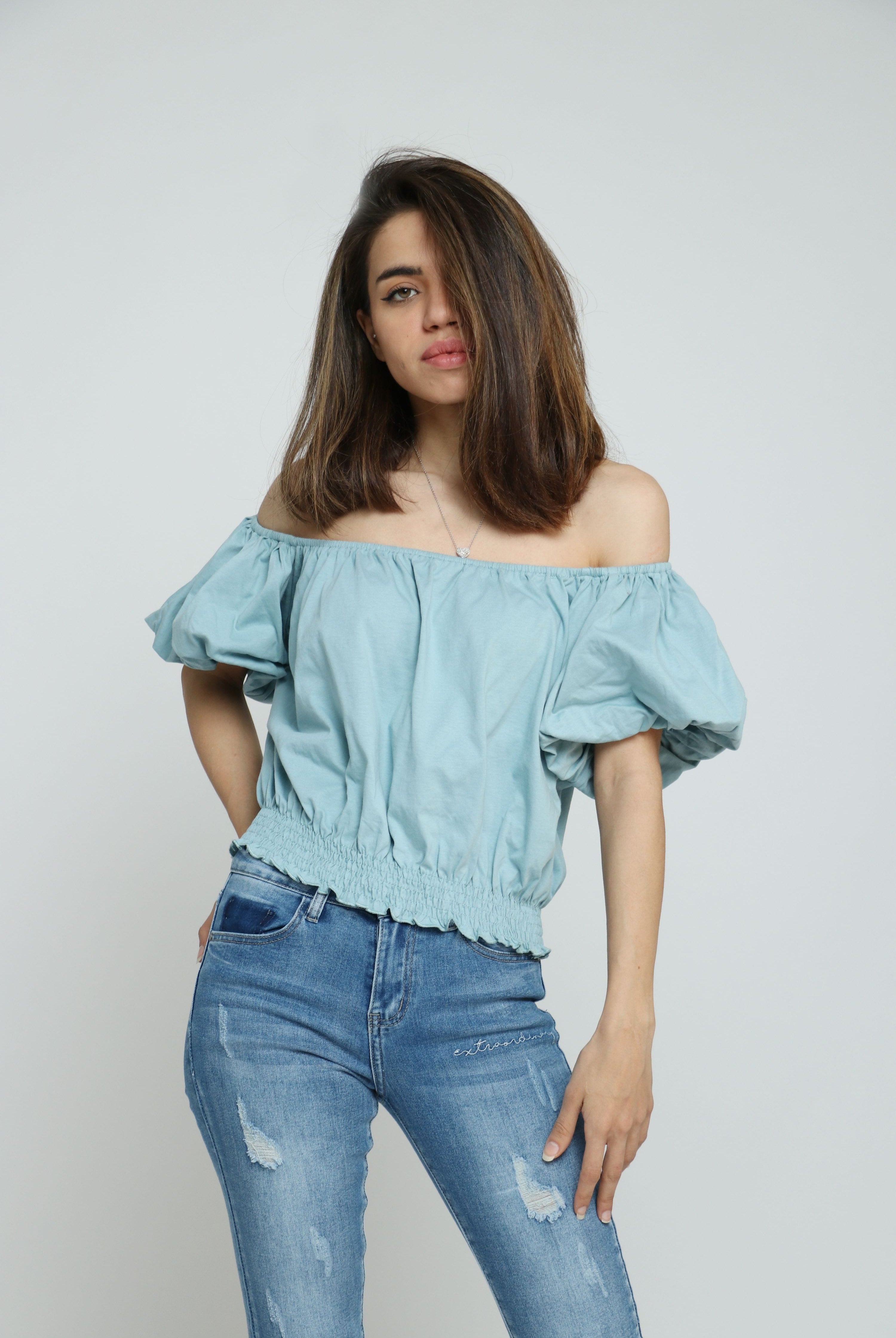 ميكا بلوزة أوف شولدر كم قصير منفوخ نسائي