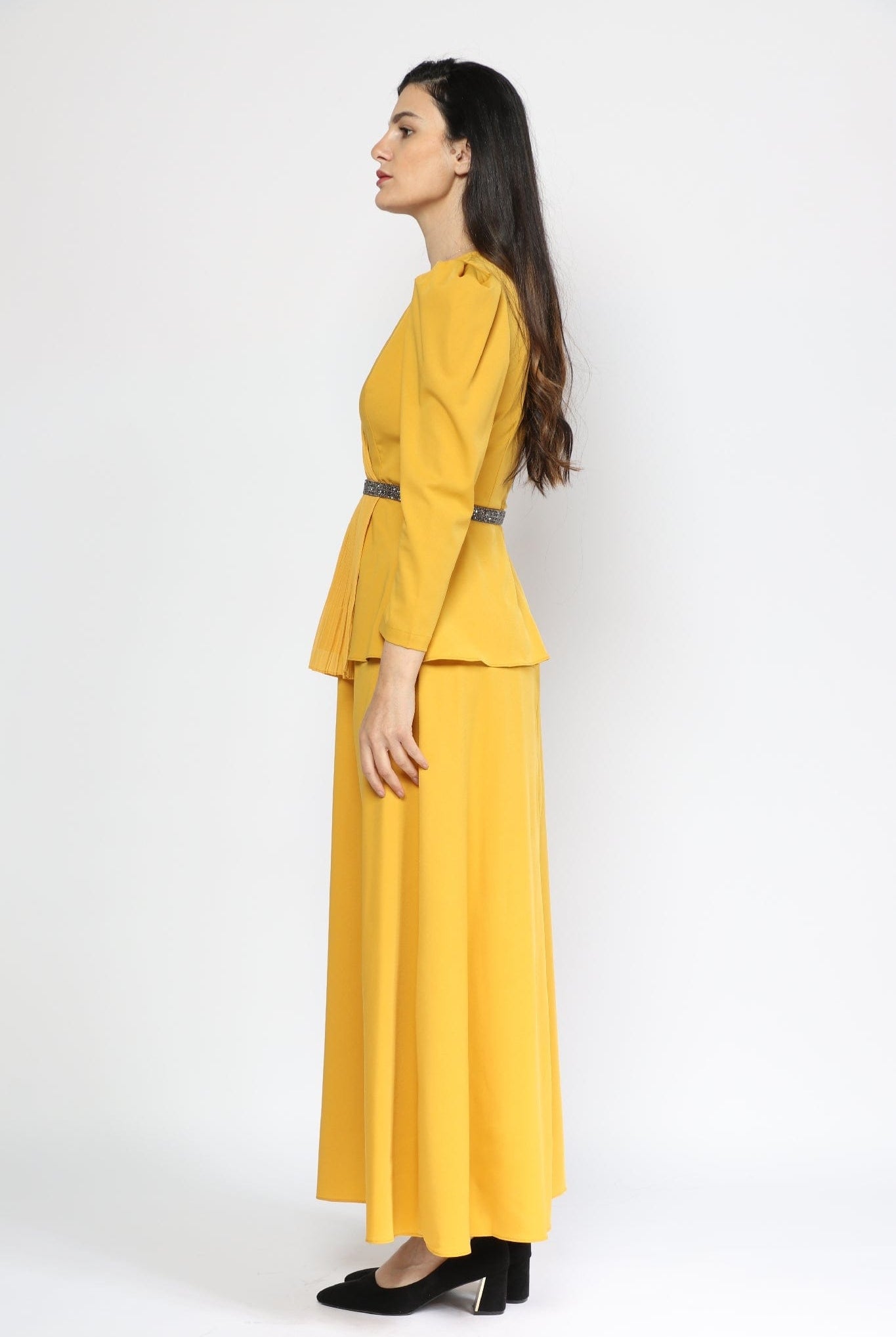 نتشي فستان ماكسي بأكمام طويلة بف مزين بتطريز على الخصر